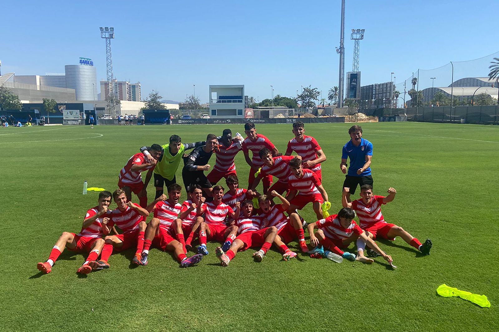 El Granada CF venció por la mínima al Málaga.