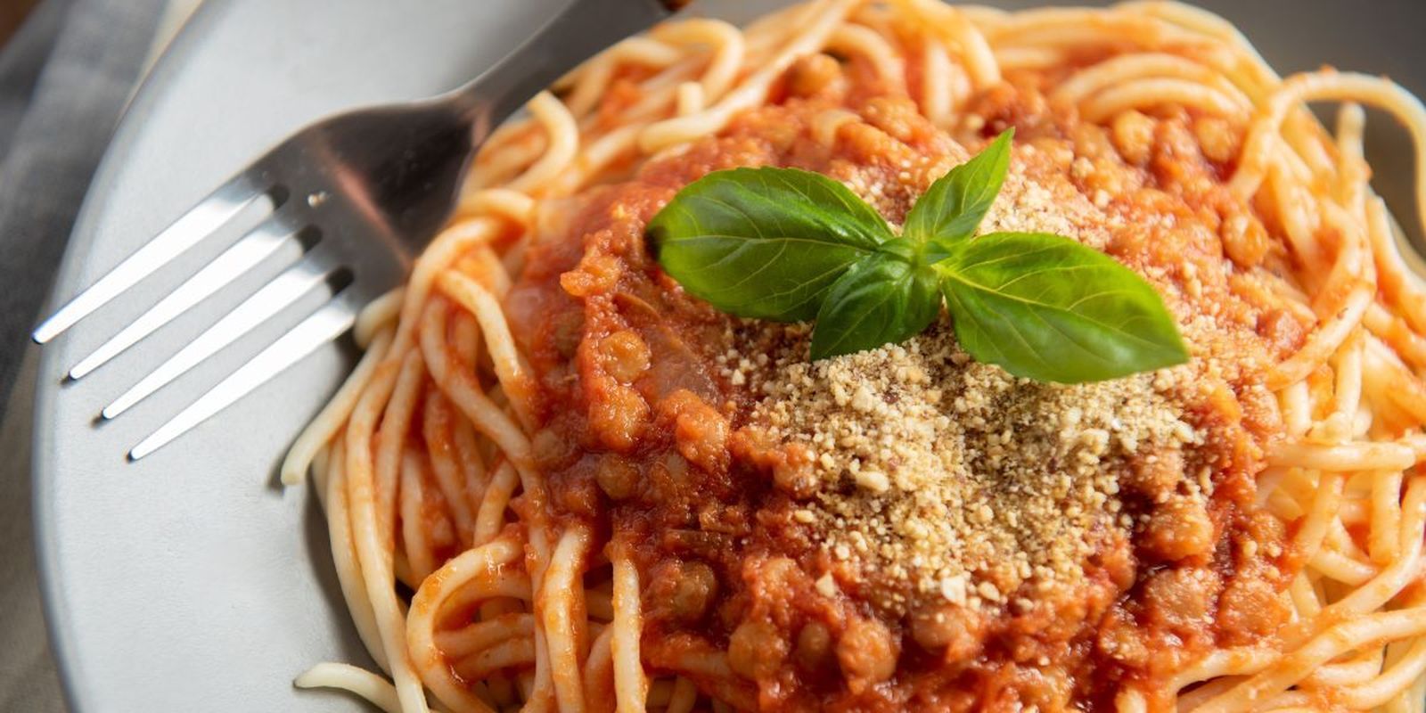 Boloñesa de lentejas: una salsa sana y vegana para nuestros platos