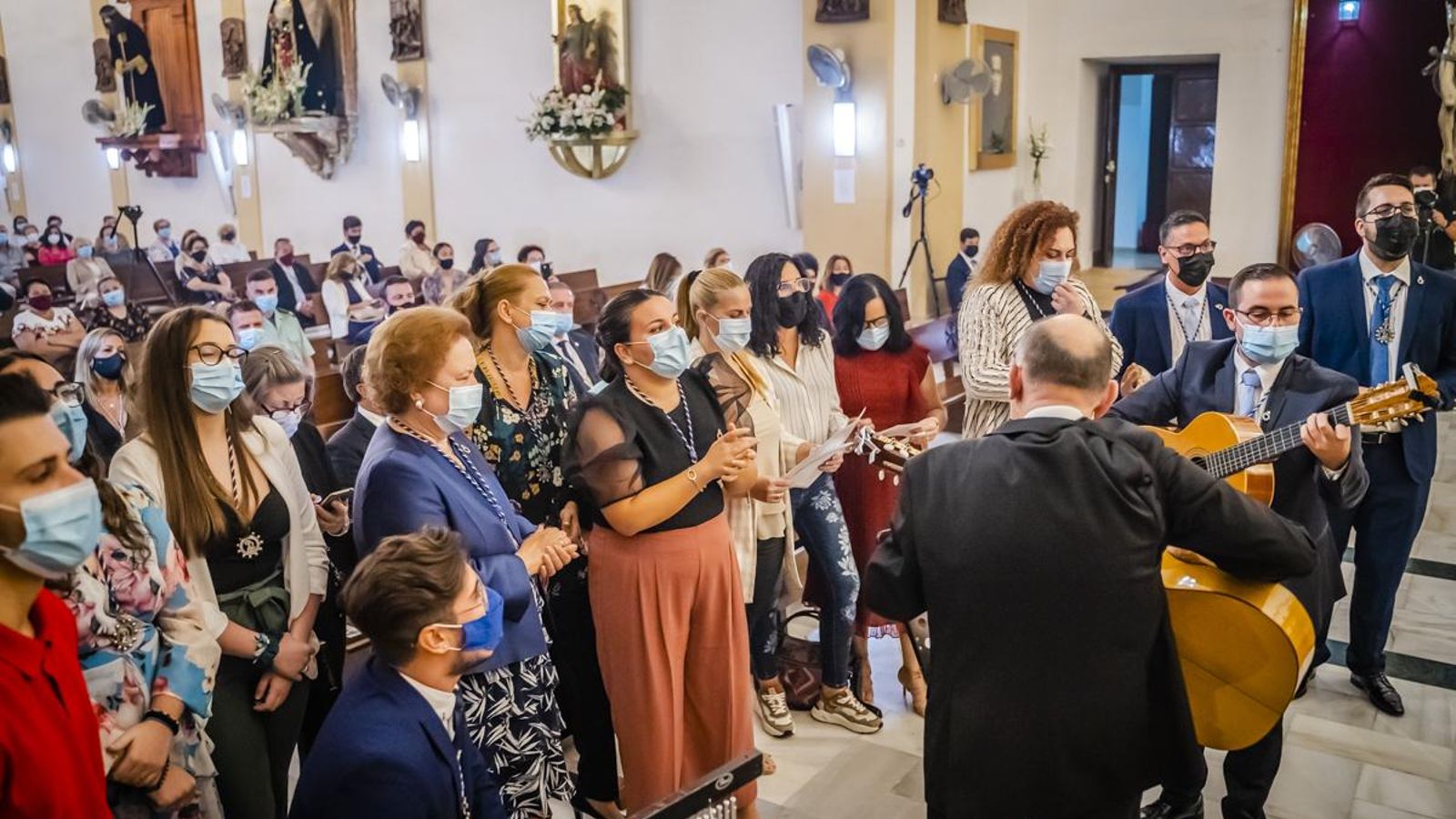 Coro de la Hermandad de la Virgen del Rosario.