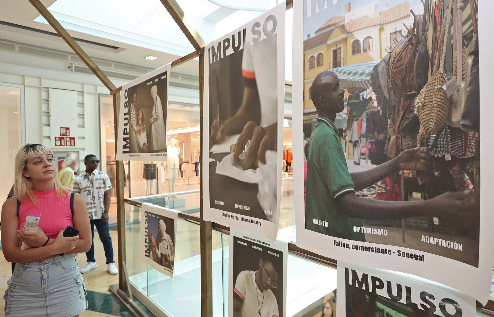 La inauguración de la exposición 'Impuso' de Ghali Naoufal, en imágenes