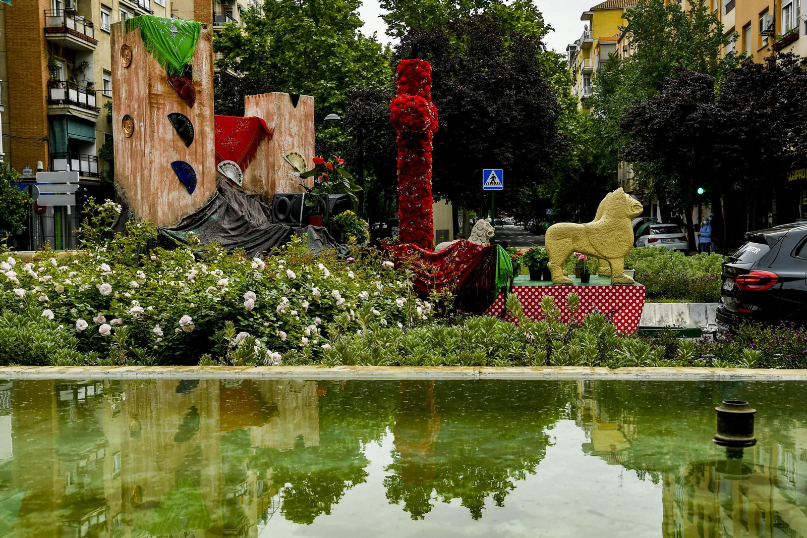 Fotos: el Día de la Cruz de Granada y su animada mañana