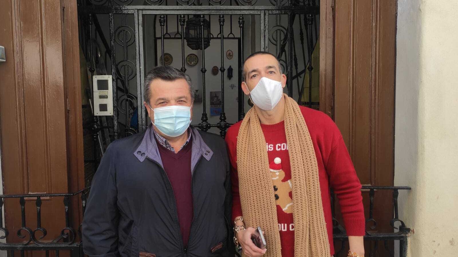 Antonio Álvarez Martín,  que representará al Rey Baltasar, con el concejal de Fiestas.