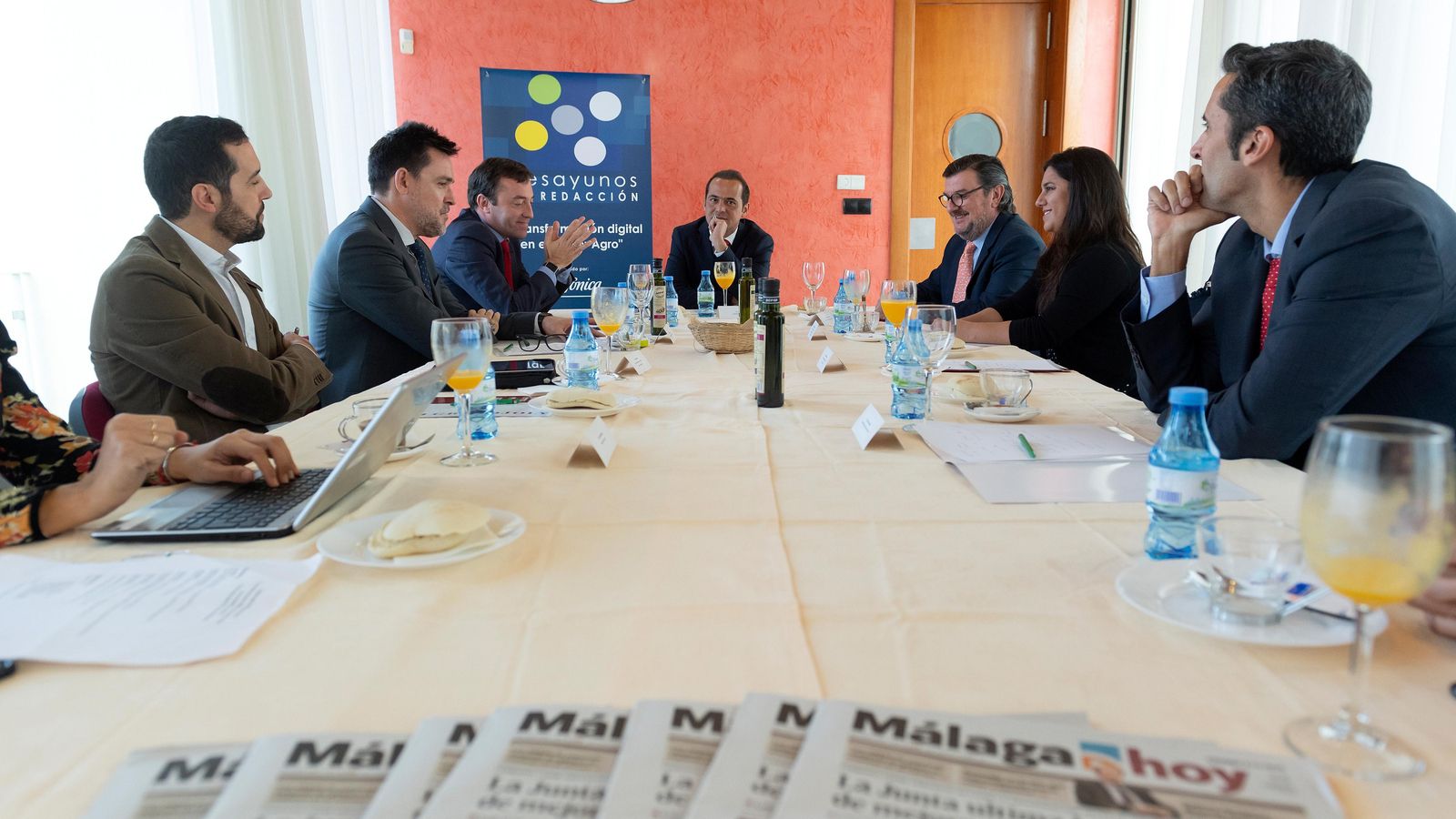 Los participantes en la mesa redonda debatieron sobre la digitalización del sector agroalimentario.