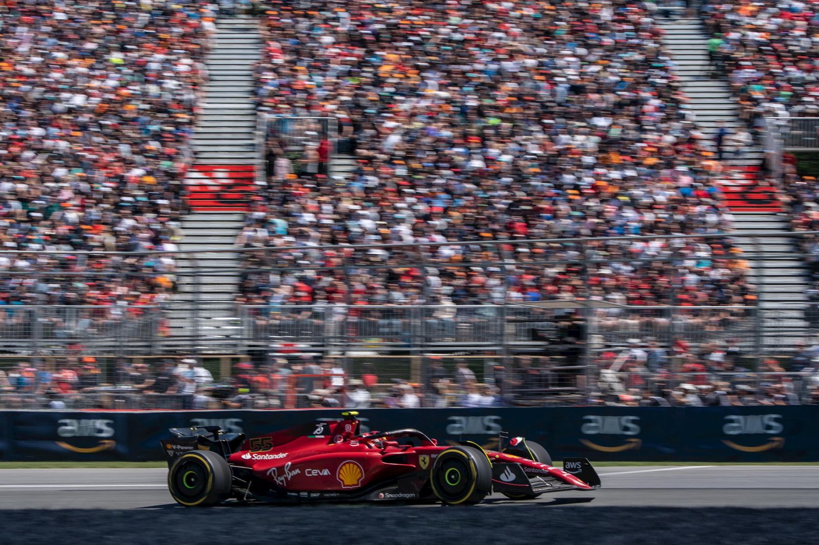 Carlos Sainz plantó cara a Verstappen en un carrerón, pero no pudo ser primero.