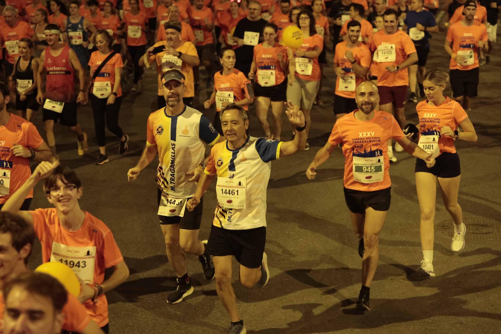 Búscate en las fotos de la Carrera Nocturna