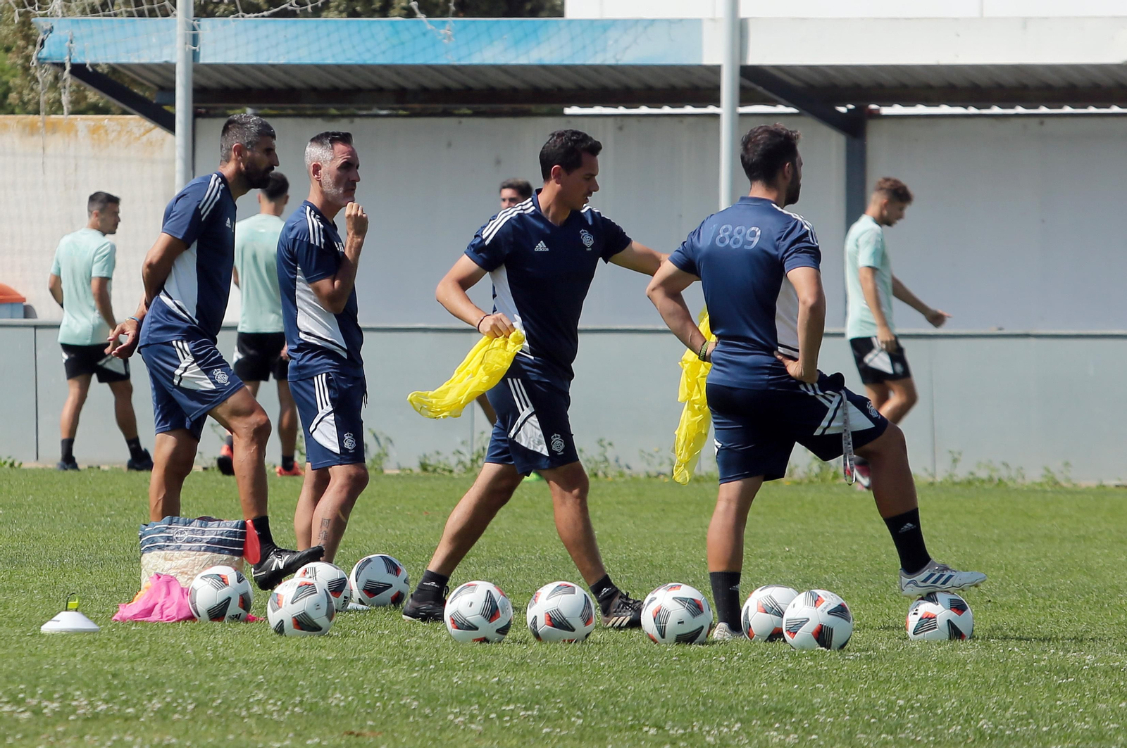 Imágenes del entrenamiento del Recre en la Ciudad Deportiva