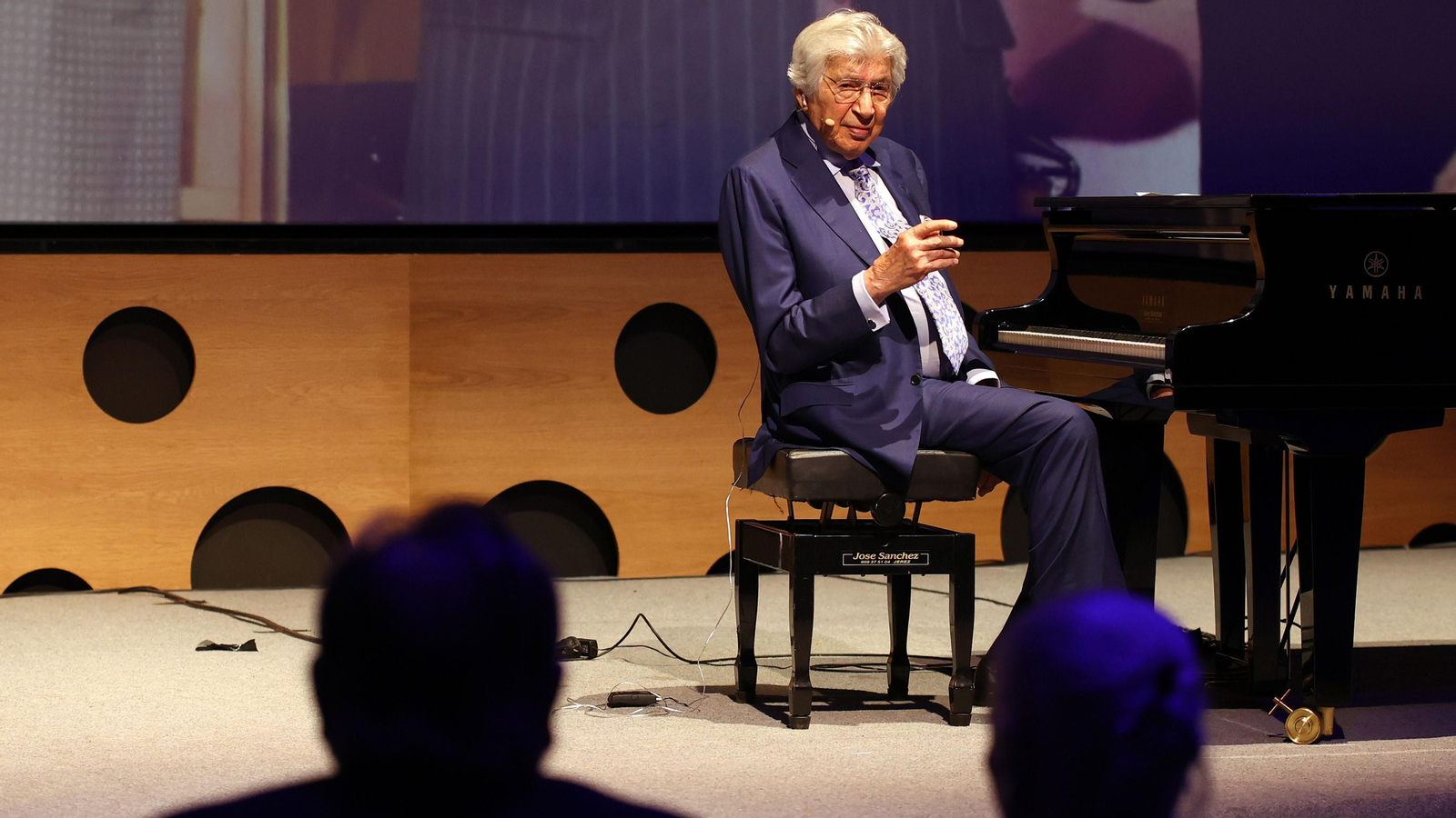 Manuel Alejandro recibe el premio Jerezano del Año del Rotary Club Jerez