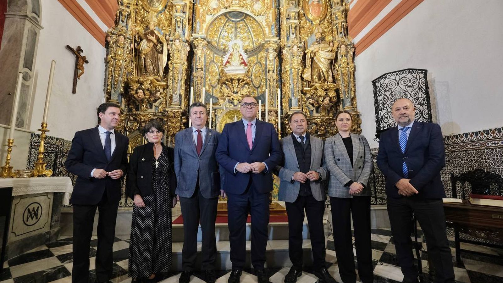 En el centro, Arturo Bernal; a su derecha, José Luis Aldea, hermano mayor del Cachorro