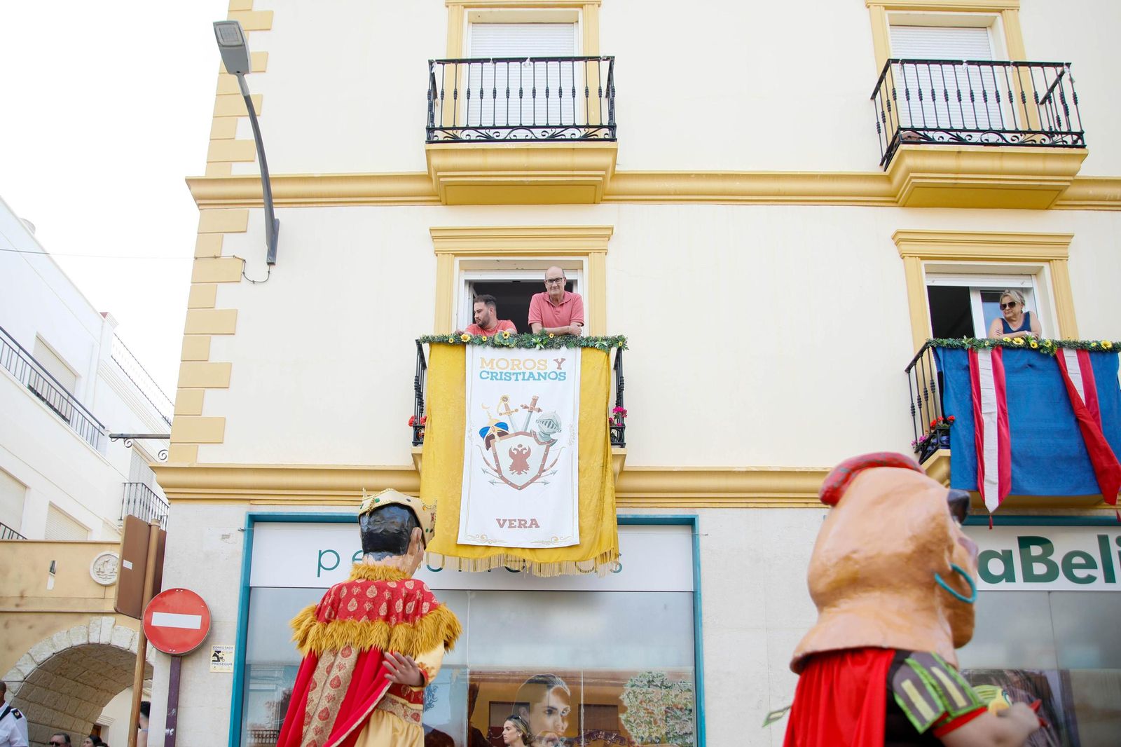 Desfile de Gigantes y Cabezudos de Vera, en imágenes
