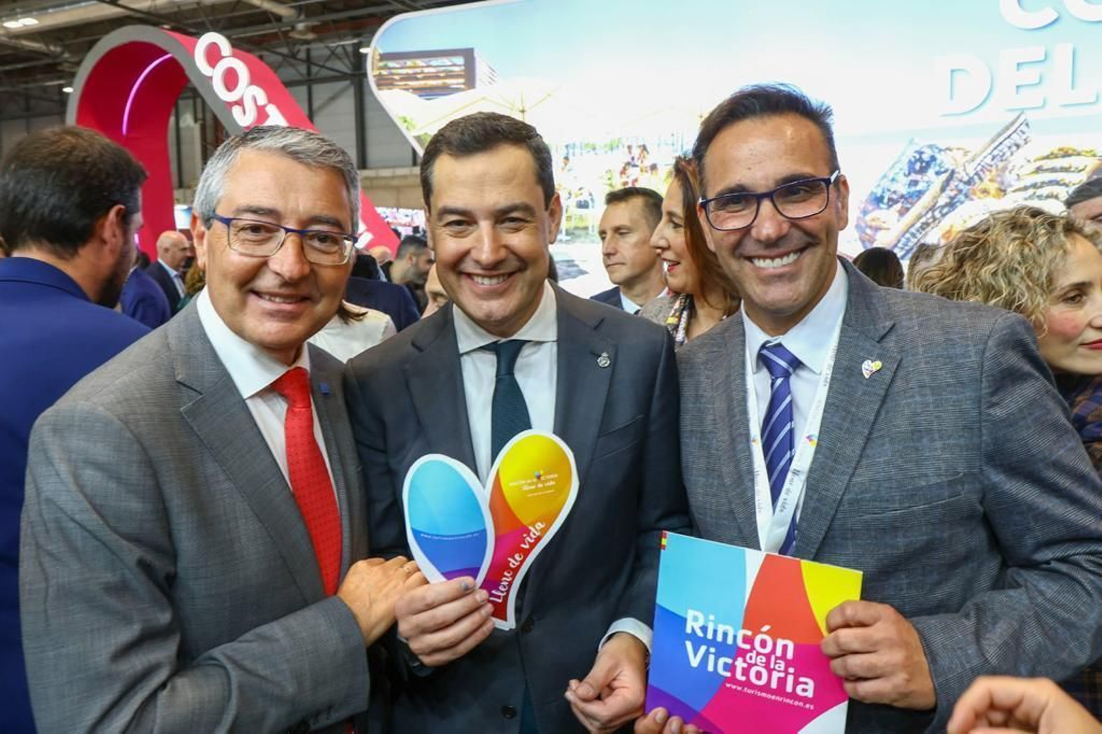 Francisco Salado, Juanma Moreno y Antonio José Martín, en Fitur.