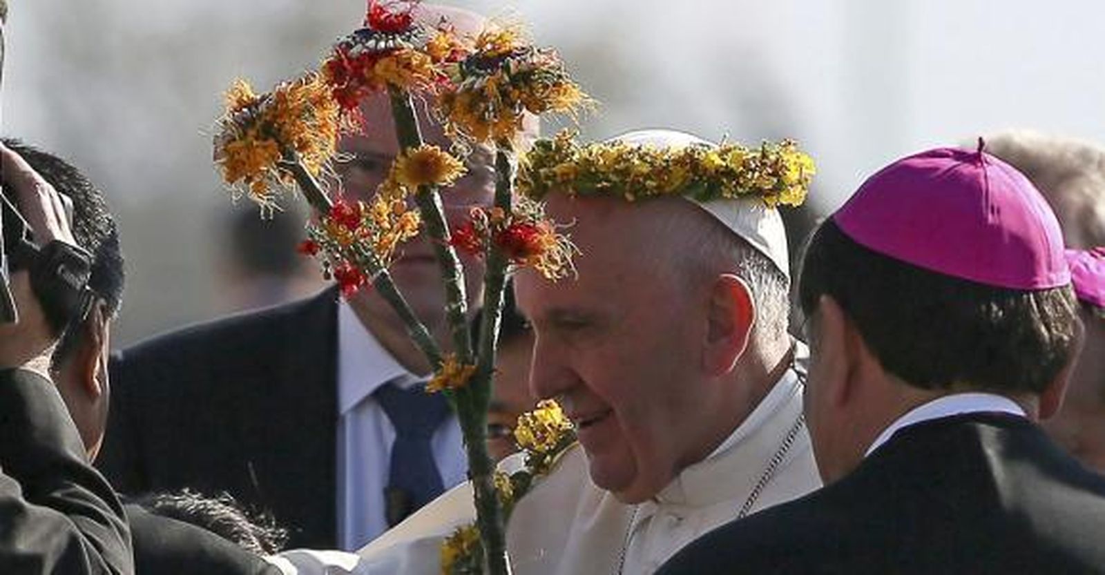 Francisco condena el despojo y contaminación de las tierras de los indígeneas