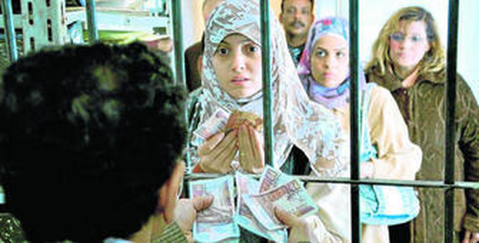 El director Mohamed Diab incorpora una trama policial a su denuncia de la situación de la mujer egipcia.