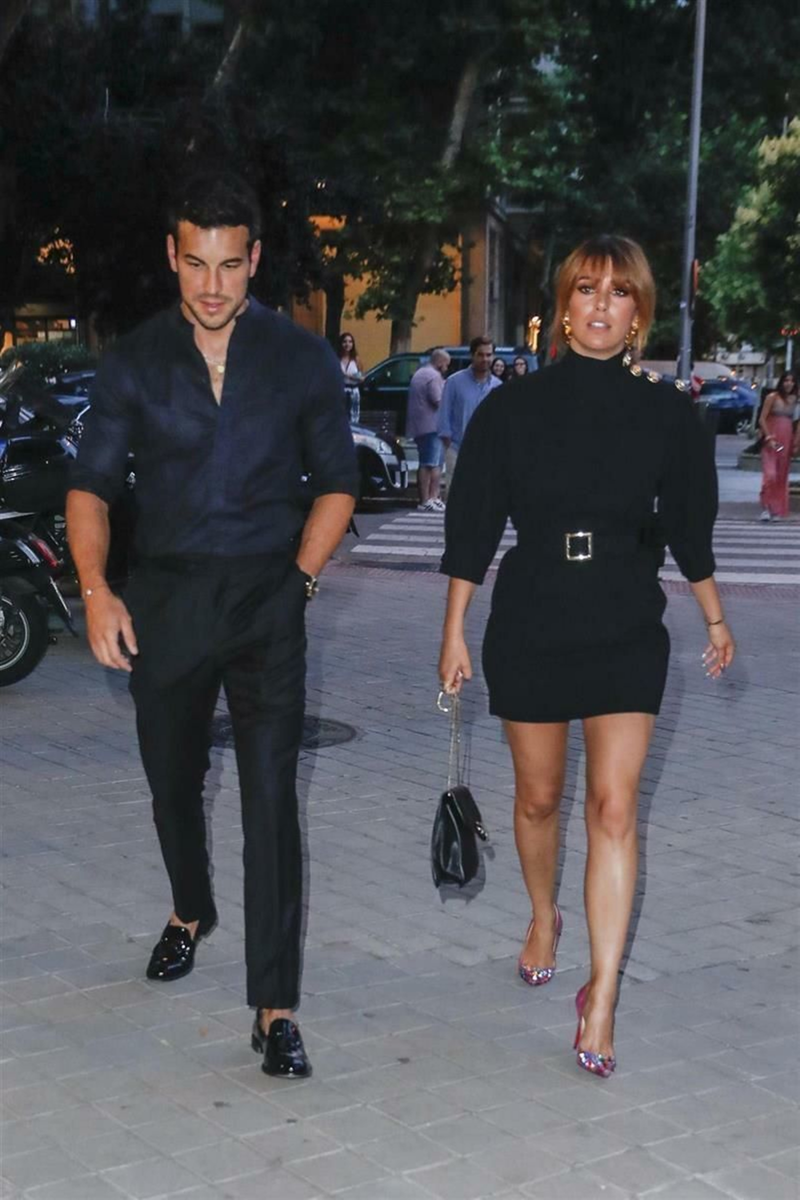 Blanca y Mario, paseando por las calles de Madrid.
