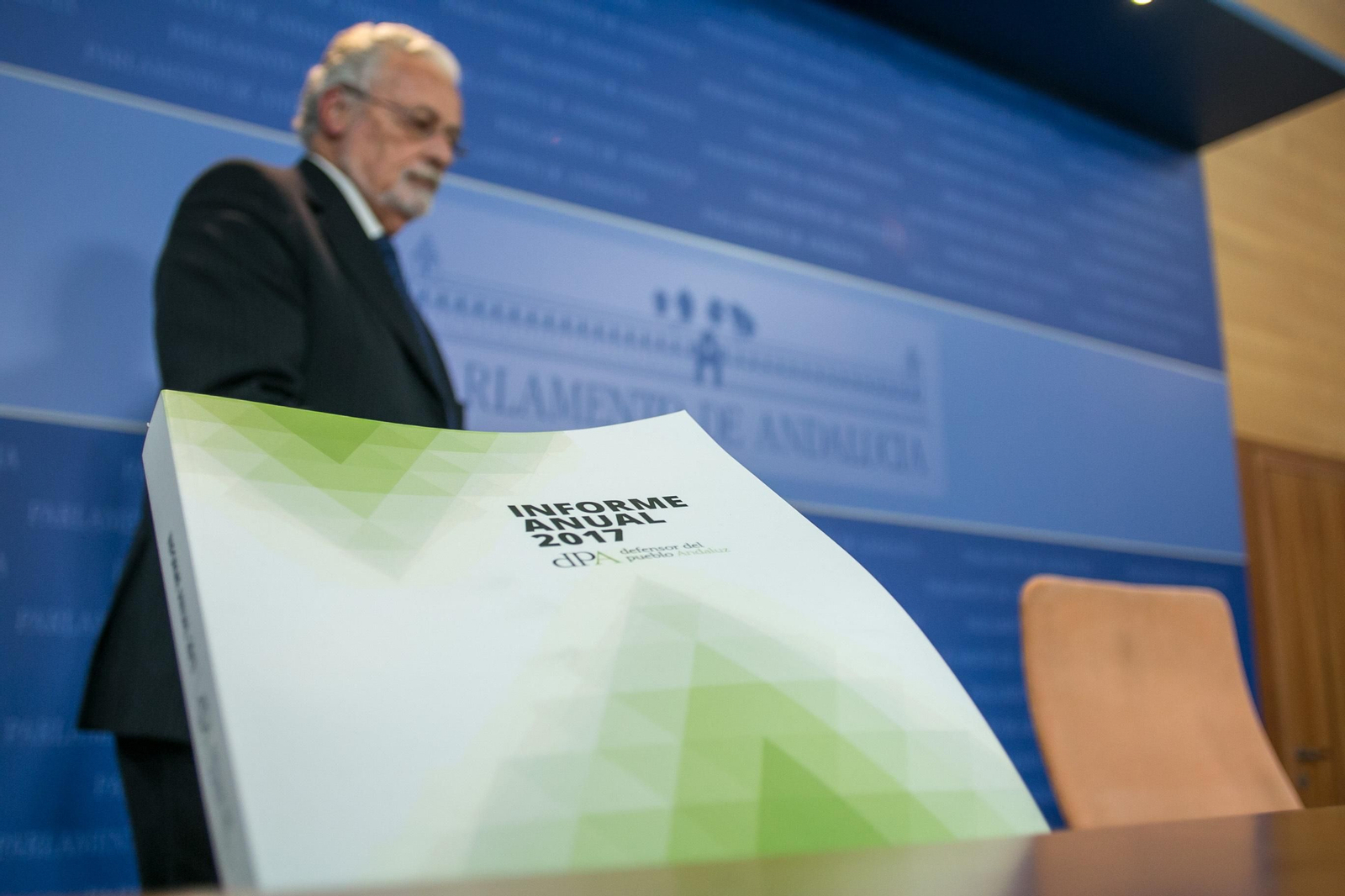 El Defensor del Pueblo, Jesús Maeztu, ayer en la sala de prensa del Parlamento.