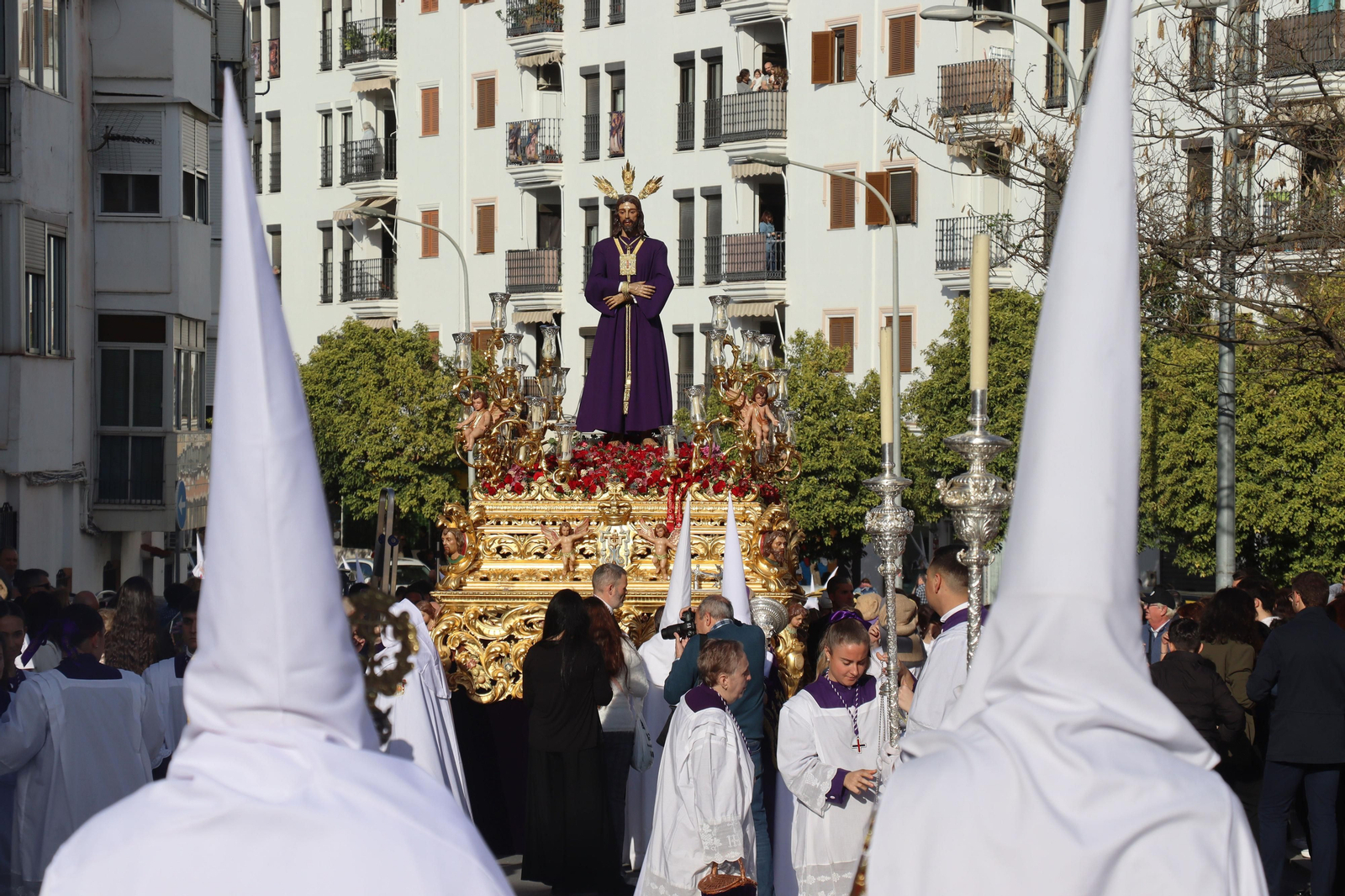 Las mejores imágenes del lunes Santo en Huelva: Hermandad del Cautivo