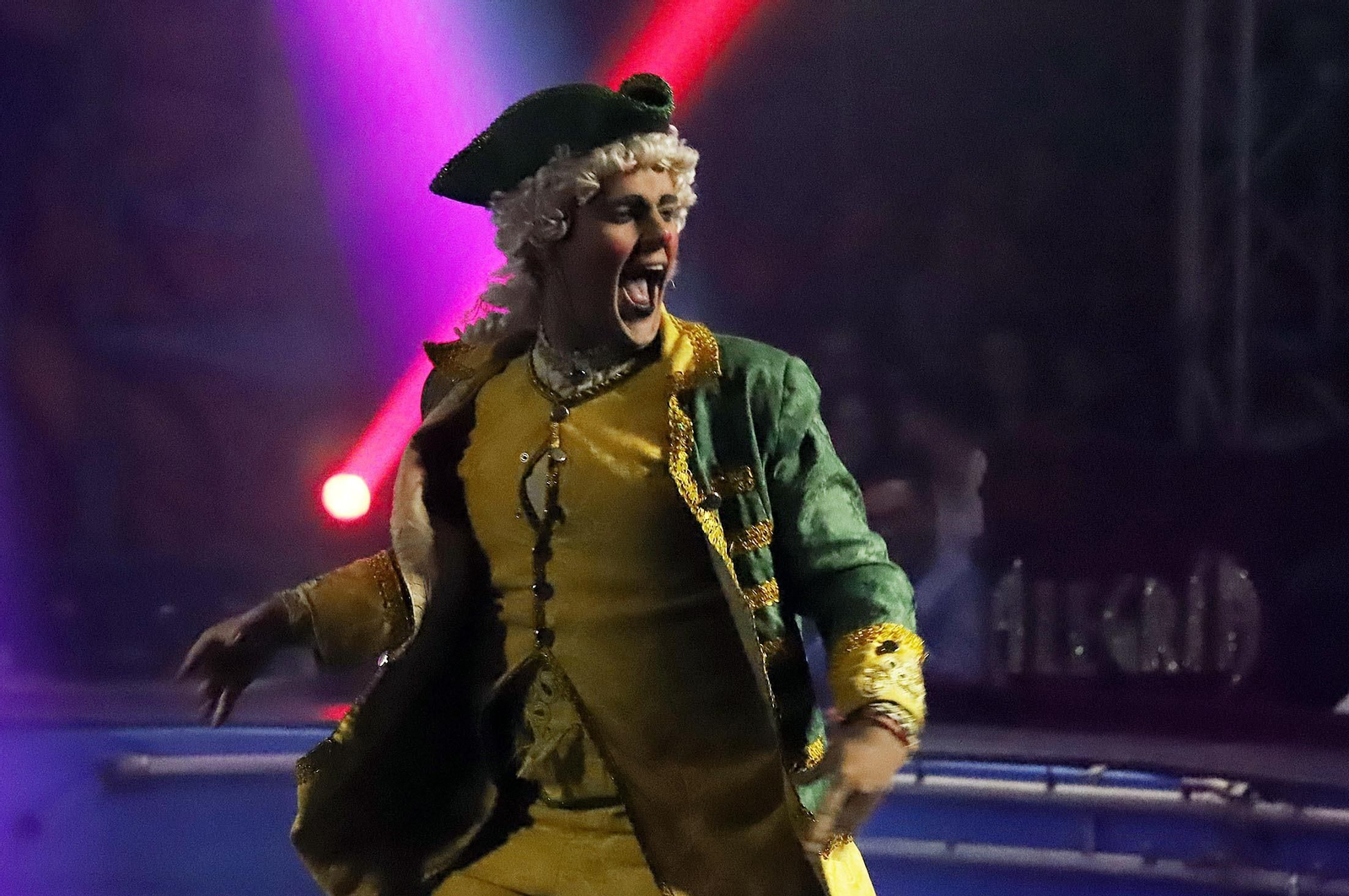 El Circo Alegría muestra su espectáculo sobre el agua, en imágenes