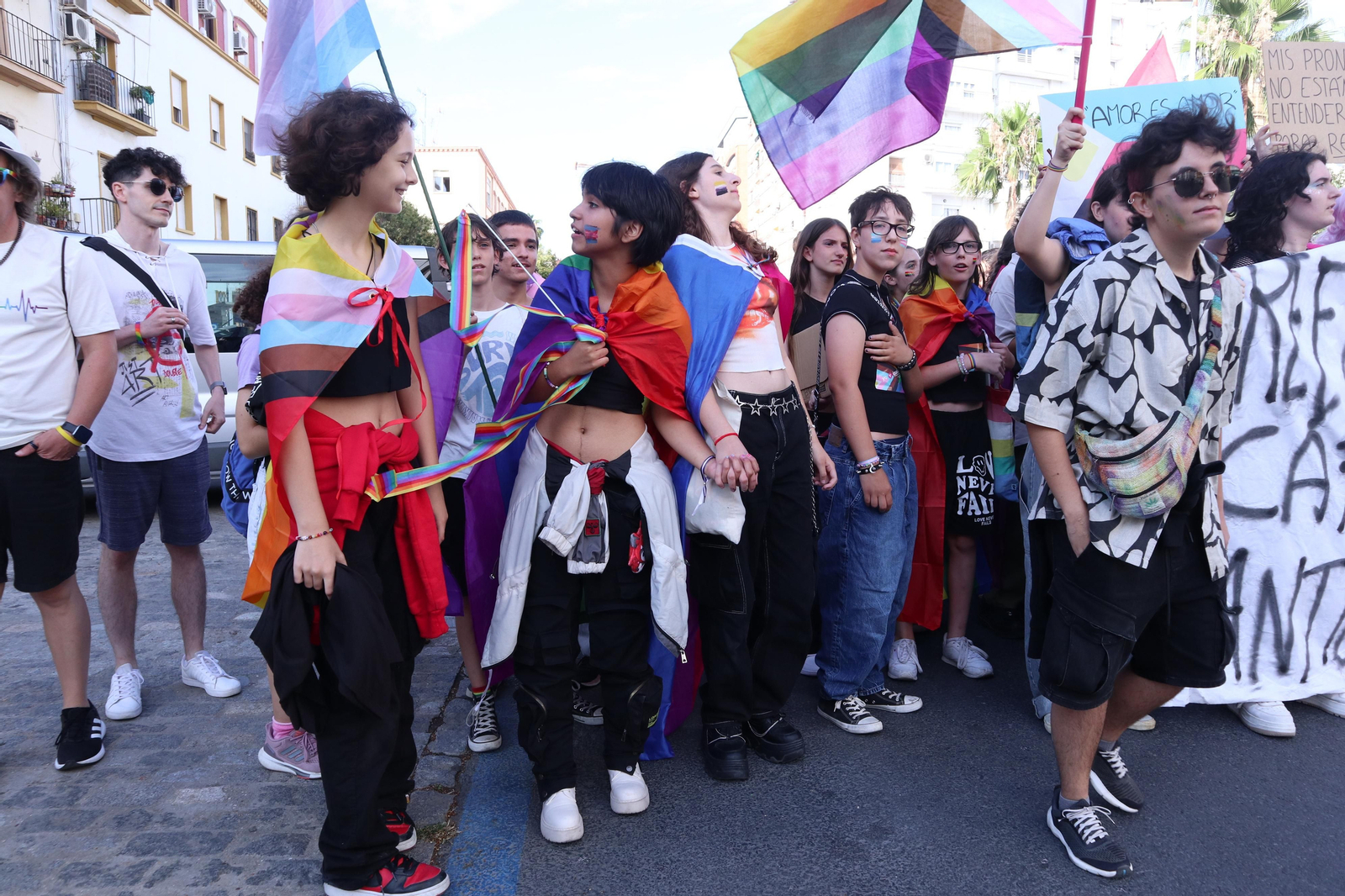 Las mejores imágenes de la manifestacióndel del Orgullo LGTBI en Huelva