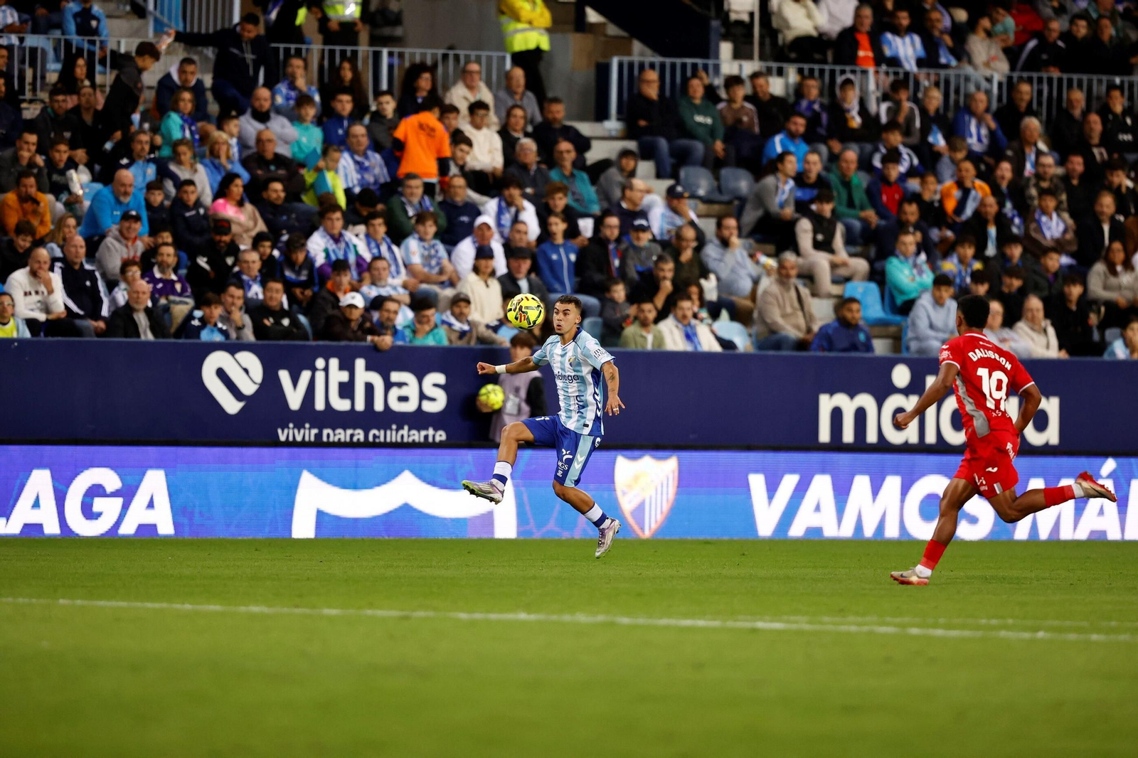 Las fotos del imponente ambiente en La Rosaleda en el Málaga - Córdoba CF