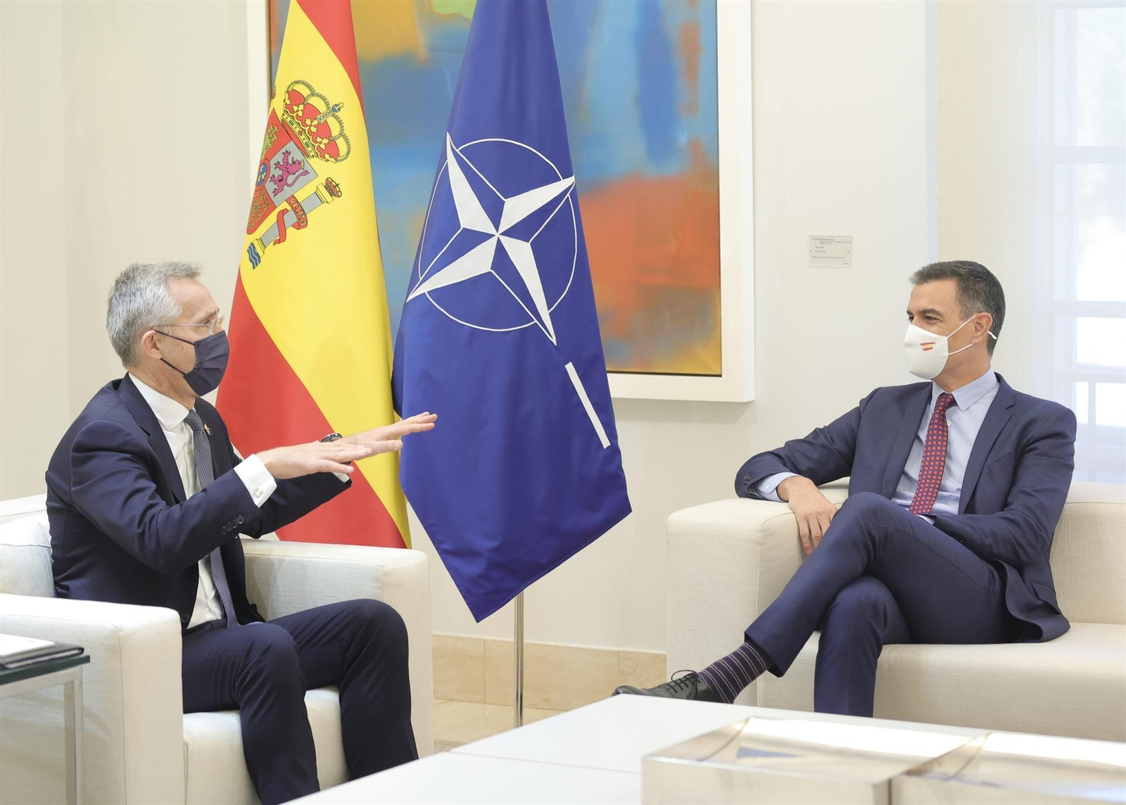 El presidente del Gobierno, Pedro Sánchez, y el secretario general de la OTAN, Jens Stoltenberg, en el Palacio de la Moncloa. El presidente del Gobierno, Pedro Sánchez, y el secretario general de la OTAN, Jens Stoltenberg, en el Palacio de la Moncloa.