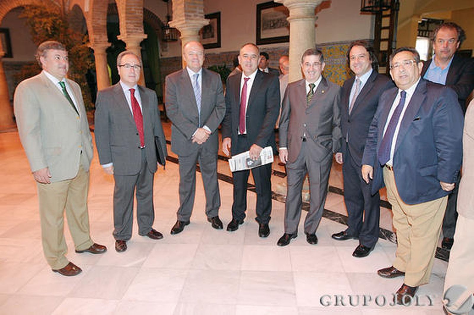 Antonio Palacios, Antonio Díaz, Ángel Aguado, Rafael Bados, Antonio Cid, Daniel García Ibarrola y Ricardo Rojas, antes de comenzar el acto.

Foto: O. Barrionuevo / J. Martinez