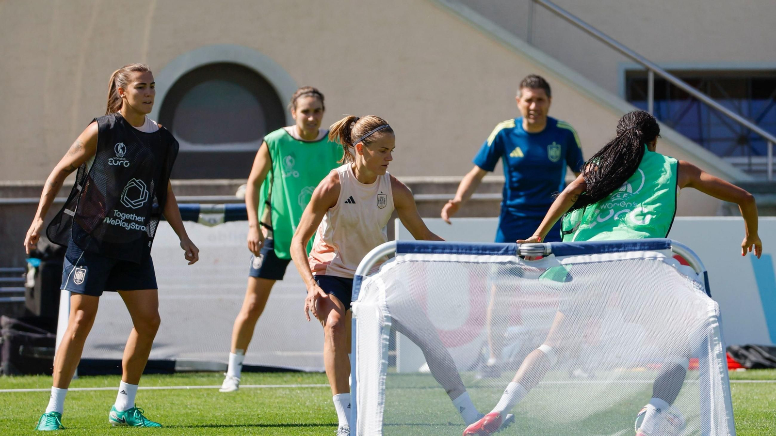 Entrenamiento selección española femenina de fútbol antes de medirse a Suiza