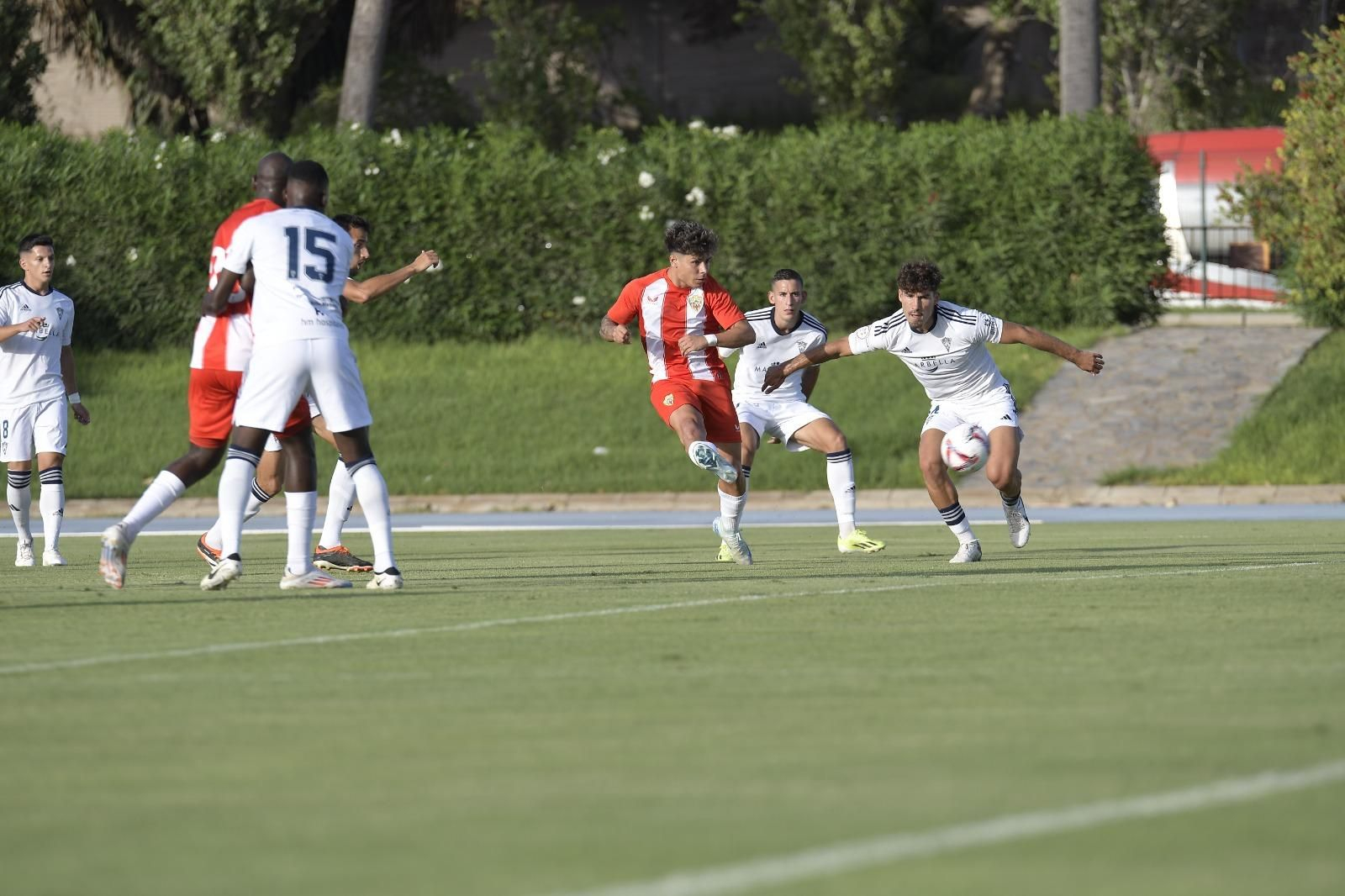 Melamed ejecuta el disparo con el que los rojiblancos se adelantaron en el marcador.