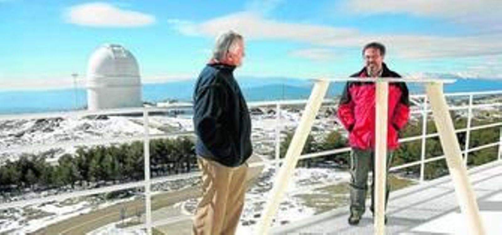 Personal de Calar Alto en una de las cúpulas del centro.