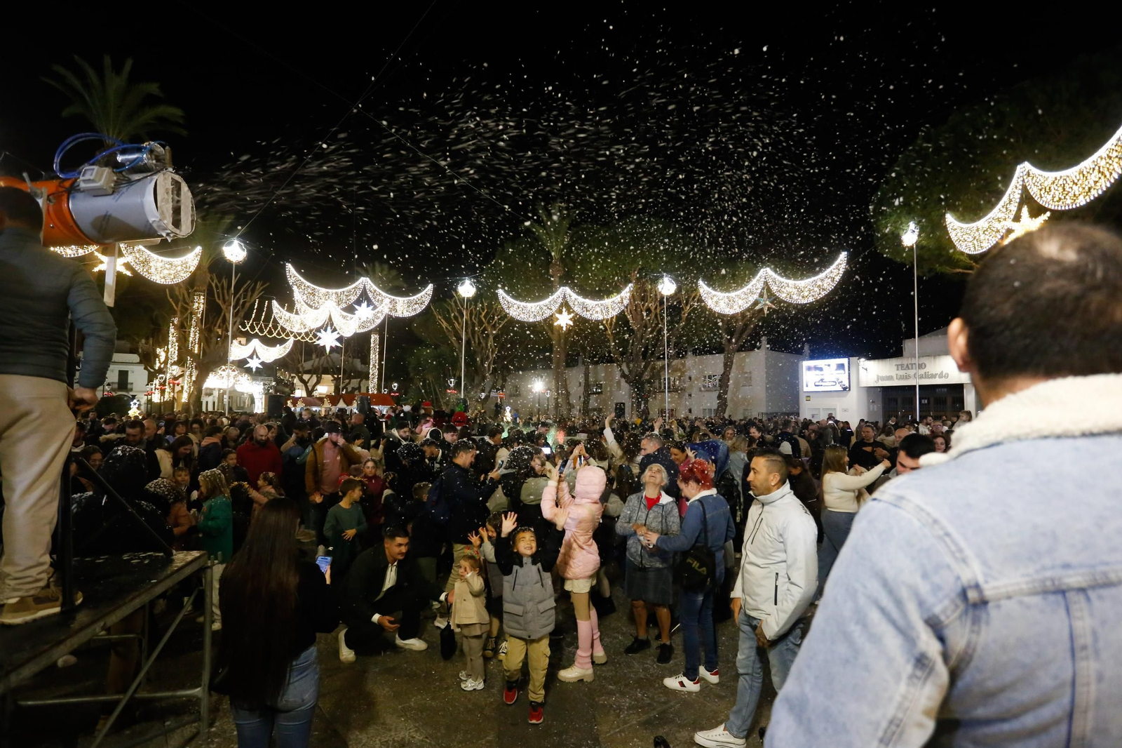 Las fotografías del encendido del alumbrado de Navidad en San Roque