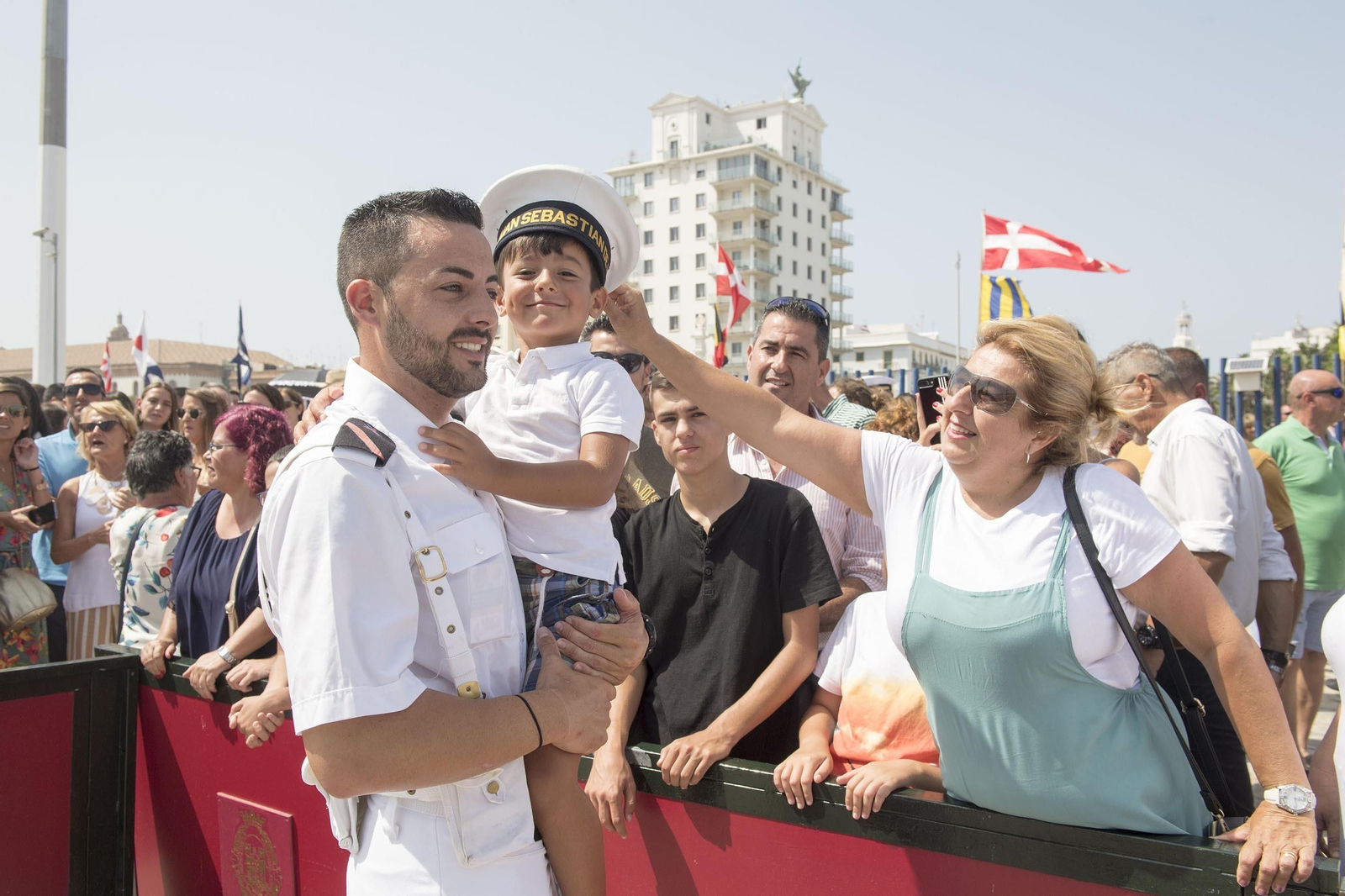 Imágenes de la llegada del 'Juan Sebastián de Elcano' a Cádiz.