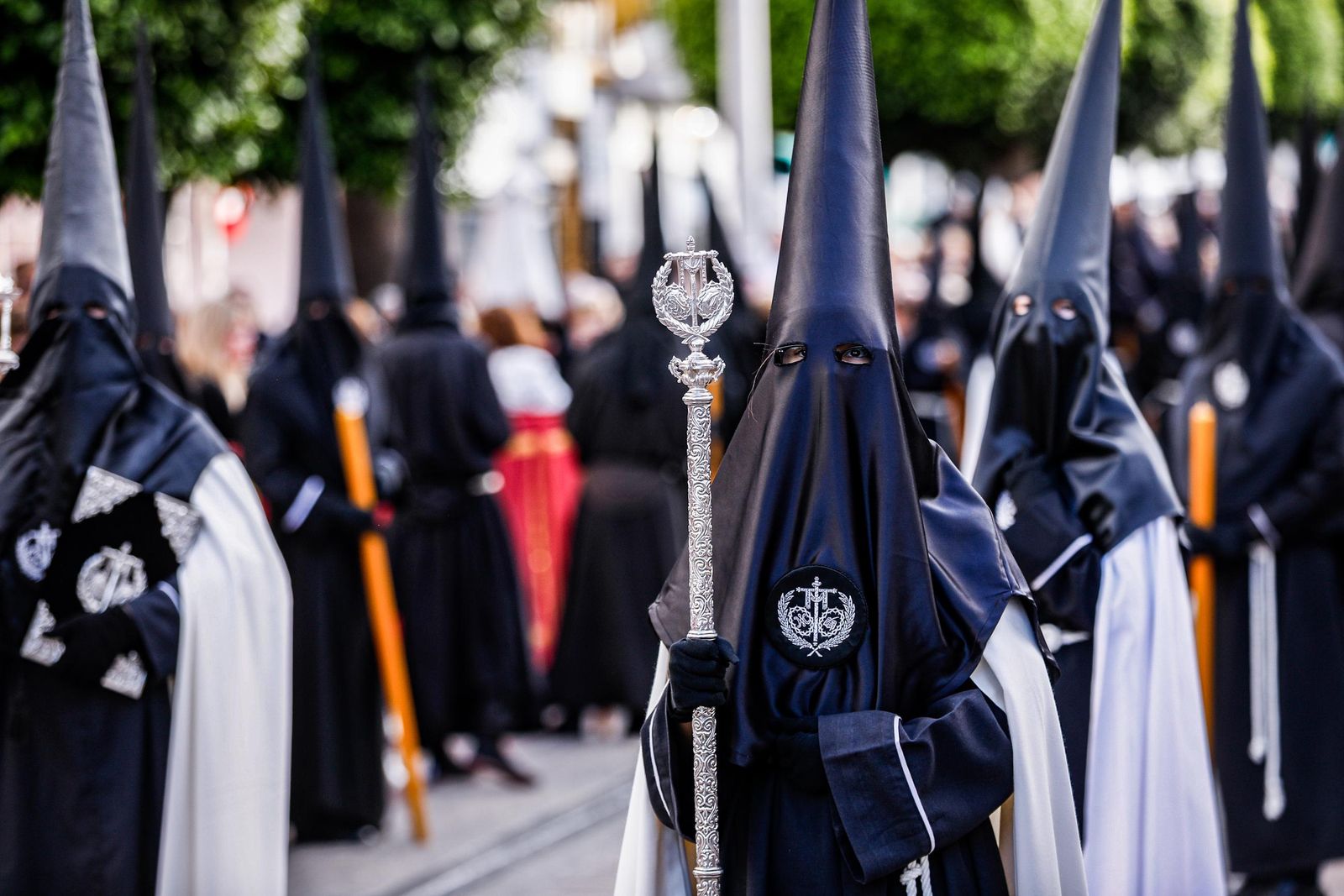 Imágenes de la salida de la Soledad en la Semana Santa de San Fernando 2025