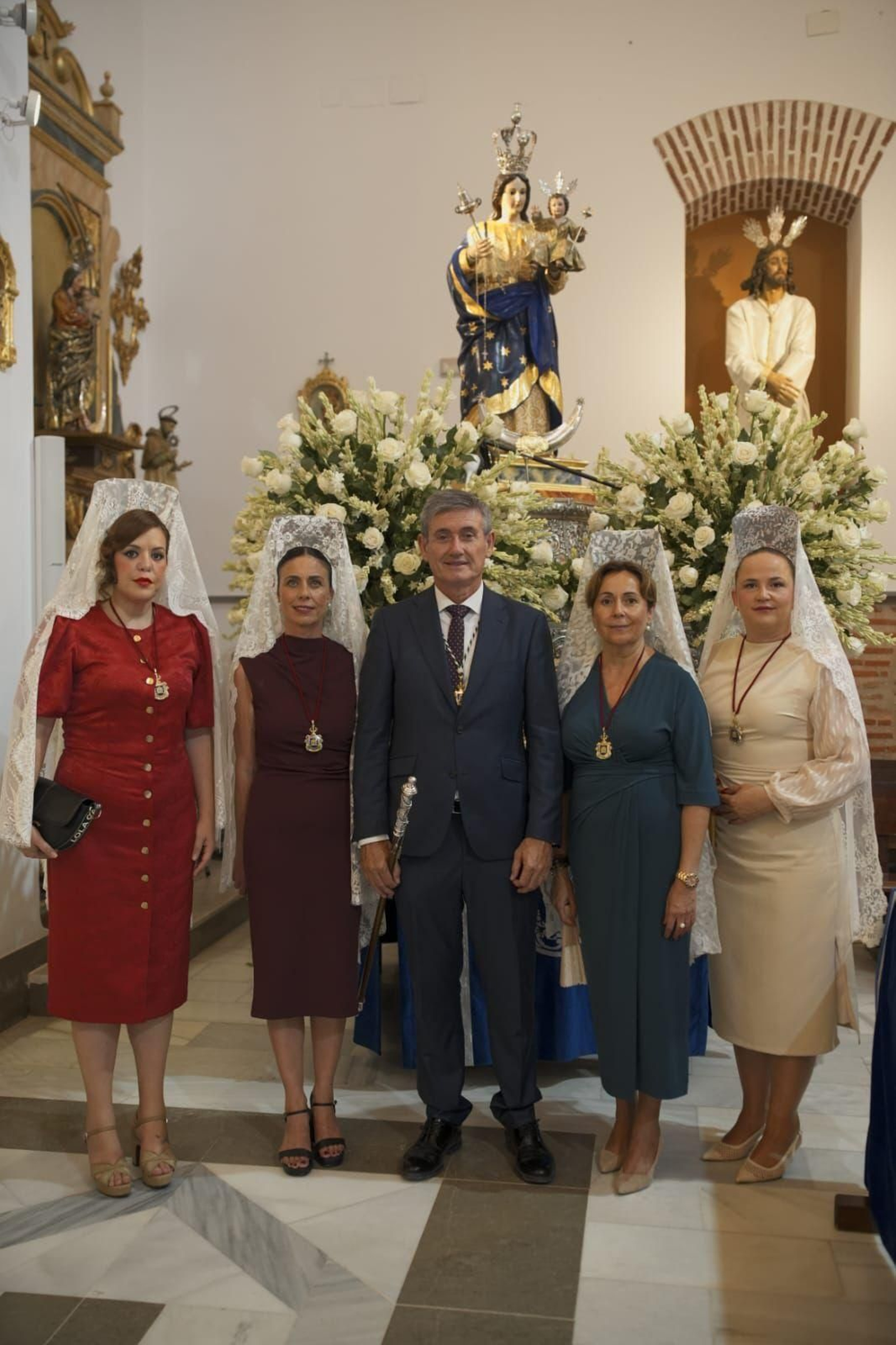 La procesión de la Virgen del Mar por las calles de Adra, en imágenes