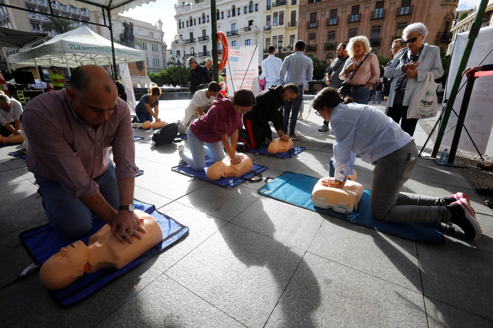 Las imágenes del taller de primeros auxilios y reanimación cardiopulmonar en Las Tendillas