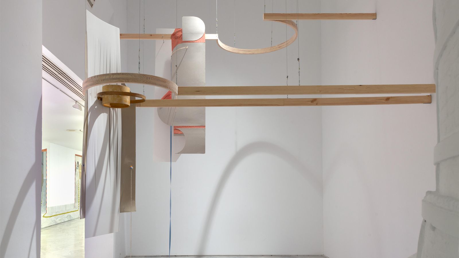 Instalación de la malagueña Leonor Serrano, también participante en el pasado en este concurso.