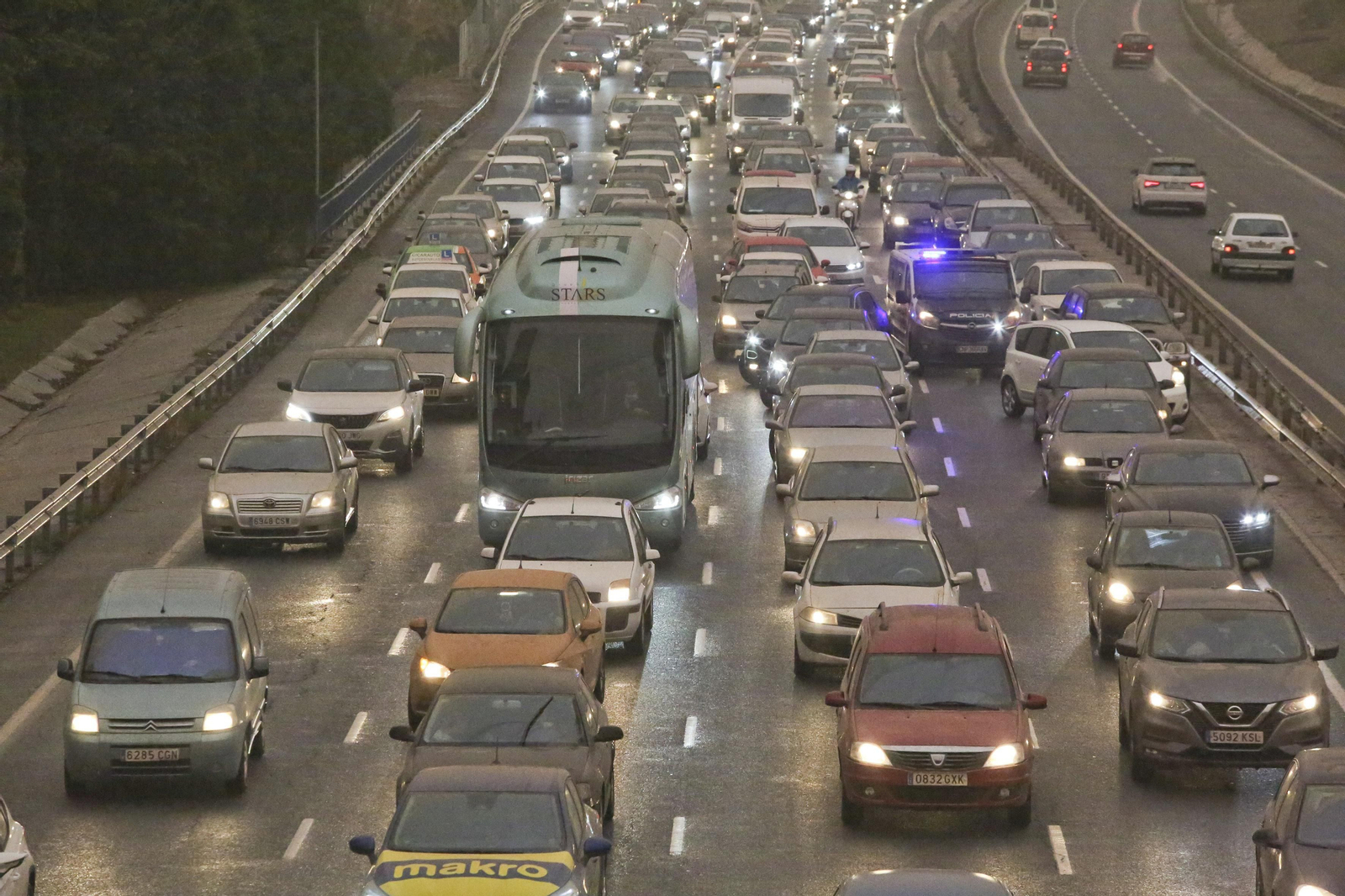 La huelga de transportistas se hace notar en Málaga, en fotos