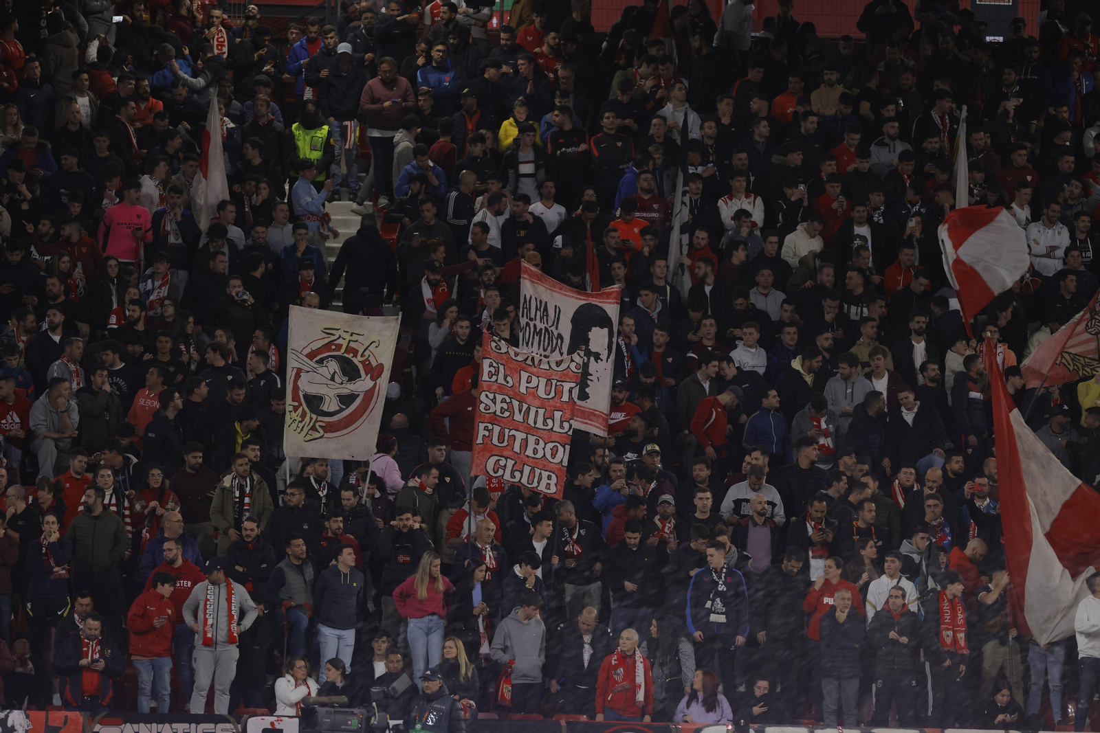 Búscate en las fotos del SEVILLA FC-PSV EINDHOVEN