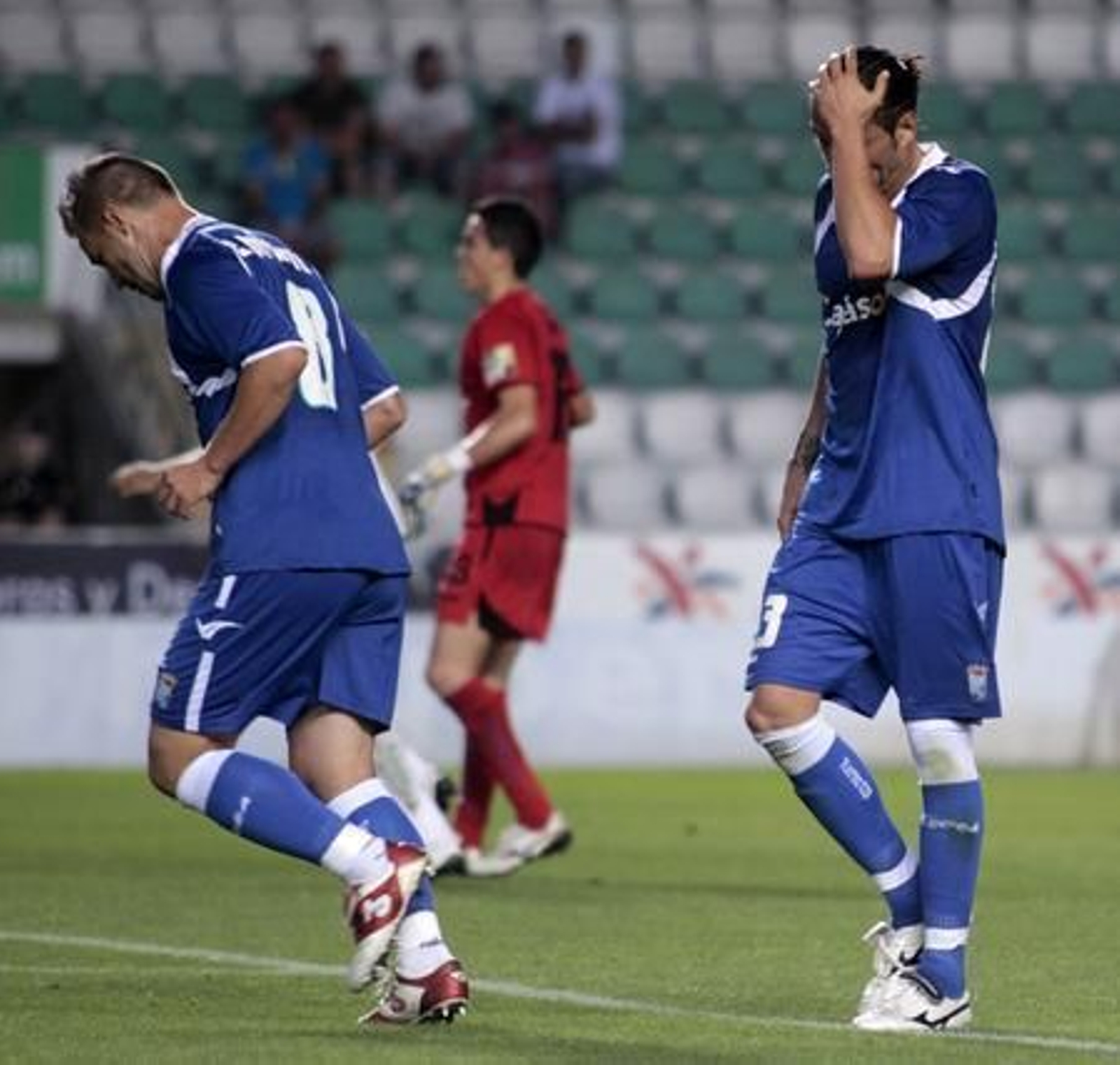 El Xerez cae goleado en Elche y no jugará la promoción (4-1). / LOF