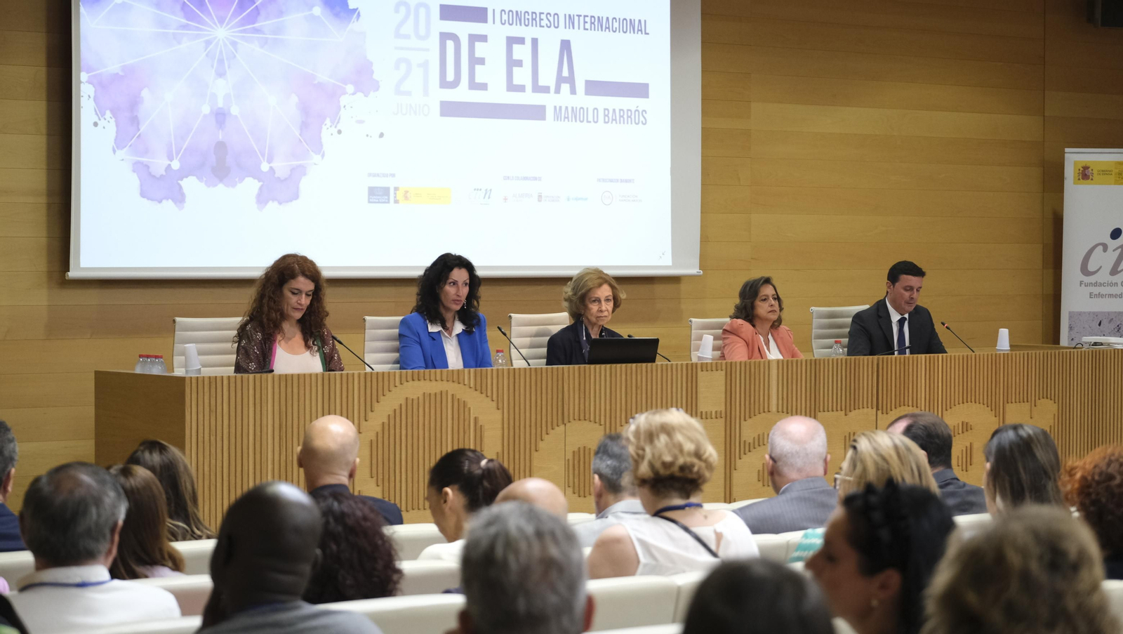 La Reina Sofía inaugura el I Congreso Internacional sobre ELA, en imágenes