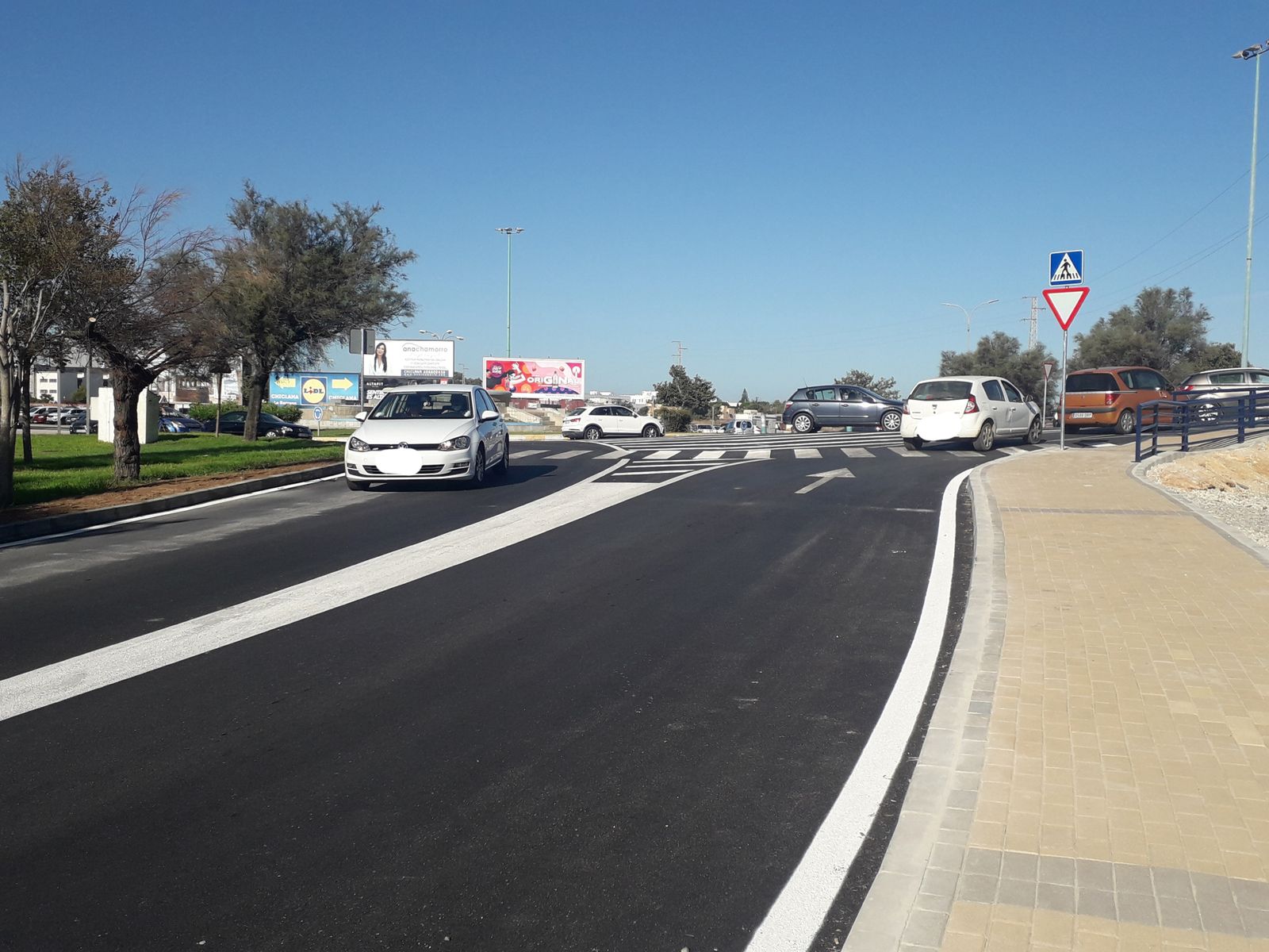 Estado en el que ha quedado el acceso desde la calle Iro hacia el Puente Azul tras las obras.