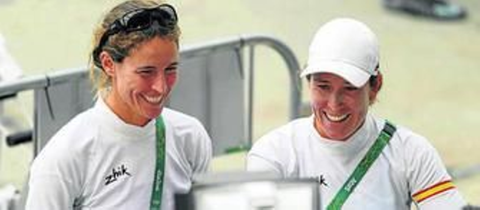 Támara Echegoyen y Berta Betanzos, tras disputar la última regata de la clase 49er, antes de la 'Medal Race'.