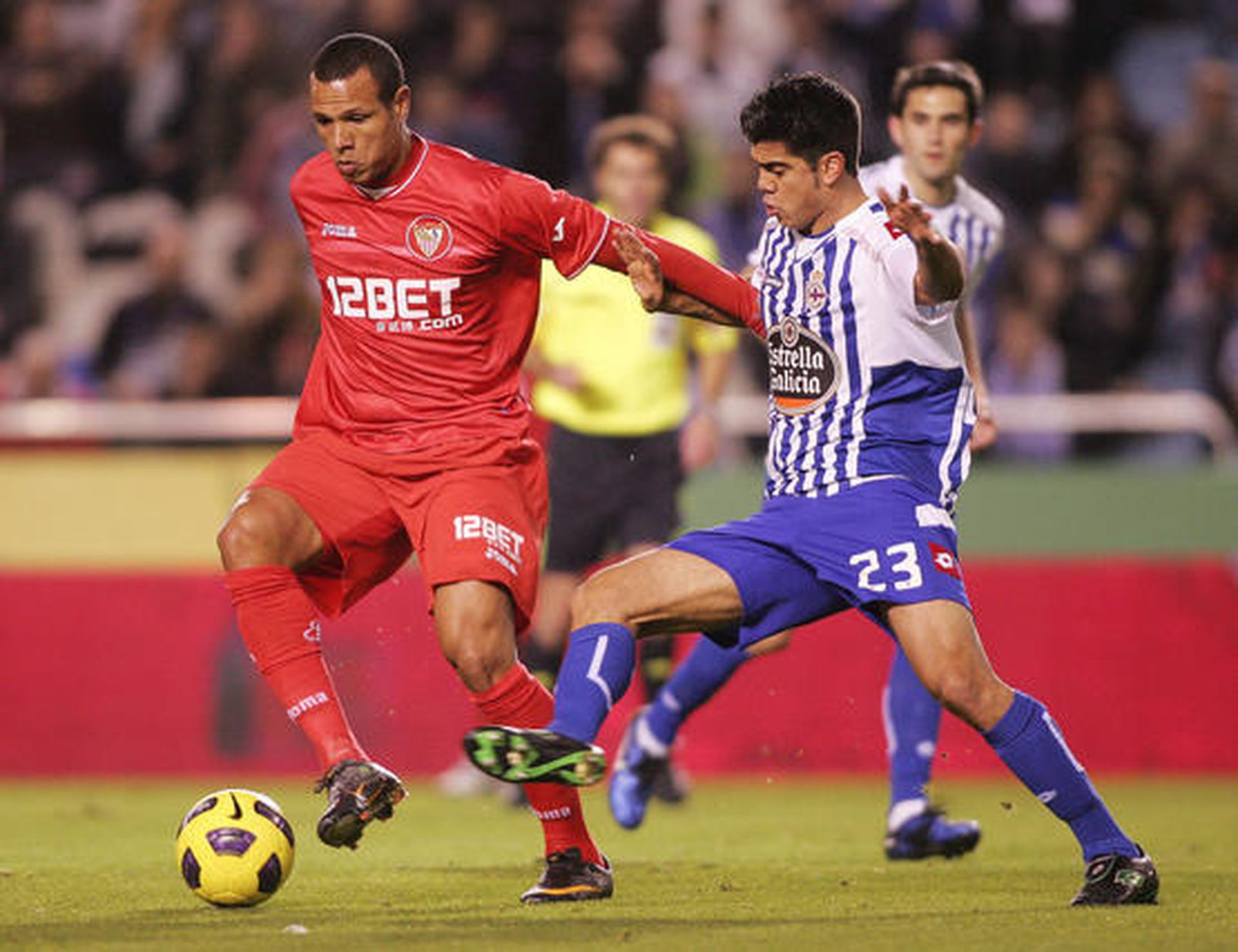 El Sevilla consigue sacar un punto tras una épica remontada en inferioridad numérica.

Foto: 13foto