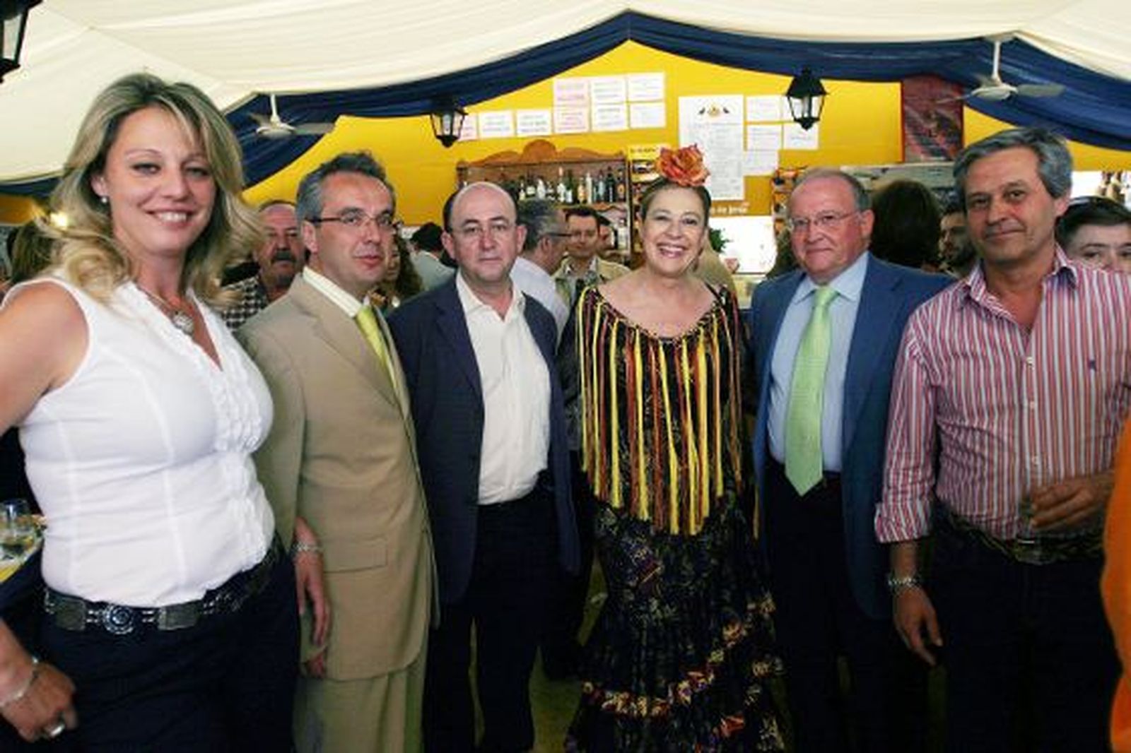 Alfonso Moscoso y su mujer Mercedes;Rafael Román;Daniel Vázquez junto a su esposa Tere Torres;y Paco Gil.

Foto: Vanesa Lobo