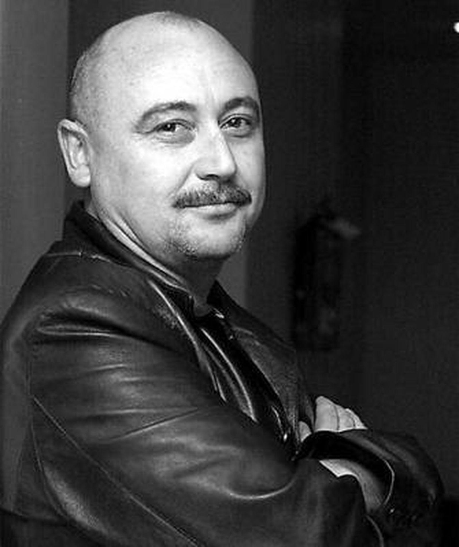 "¿Vas diciendo por ahí que eres más joven que yo?"