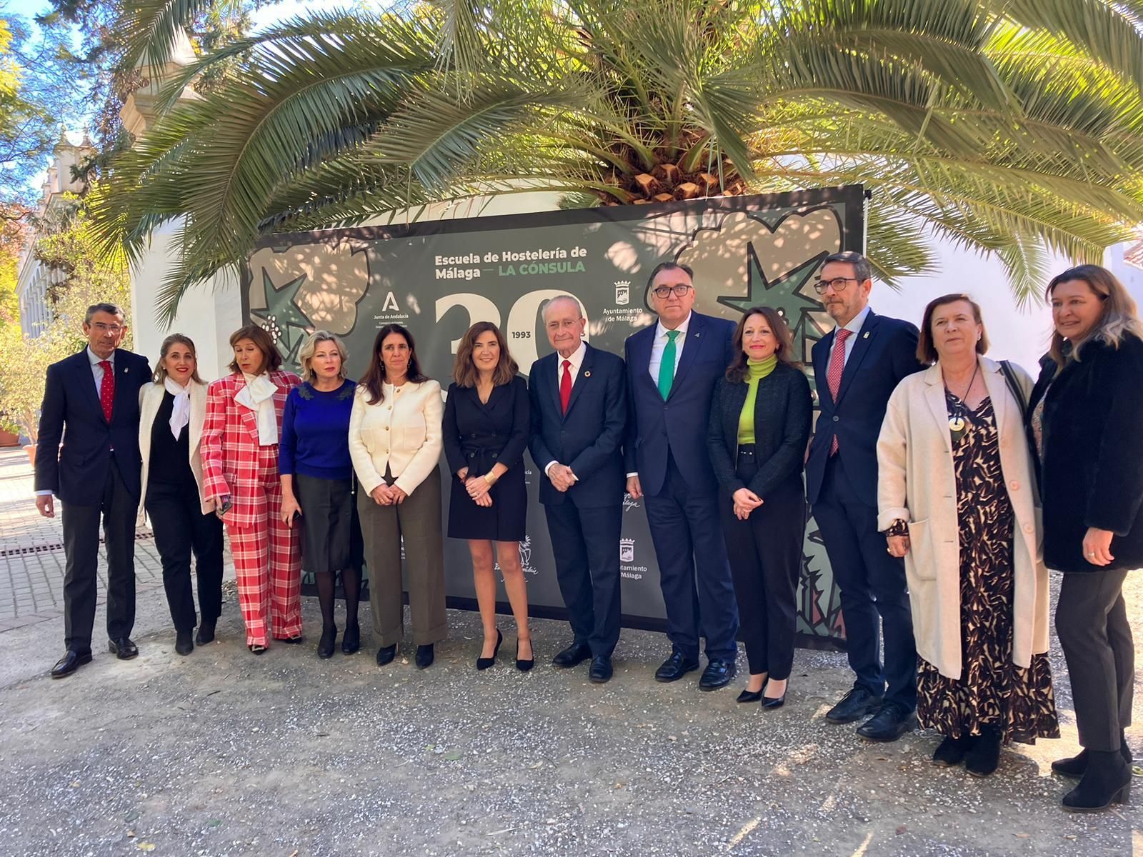 Asistentes al evento del aniversario de La Cónsula