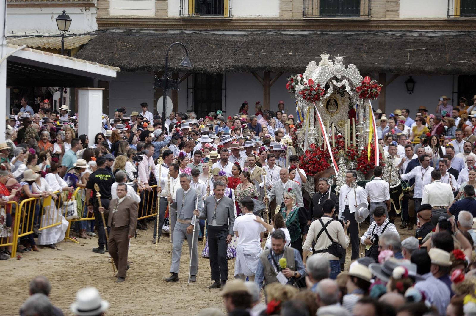 El Rocío 2023: Imágenes de ambiente y presentaciones de las Hermandades
