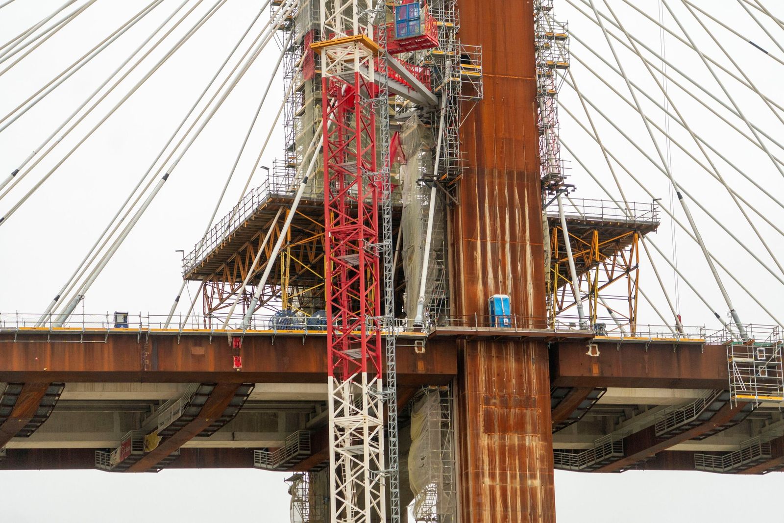 El estado actual de la obra del puente del Centenario de Sevilla