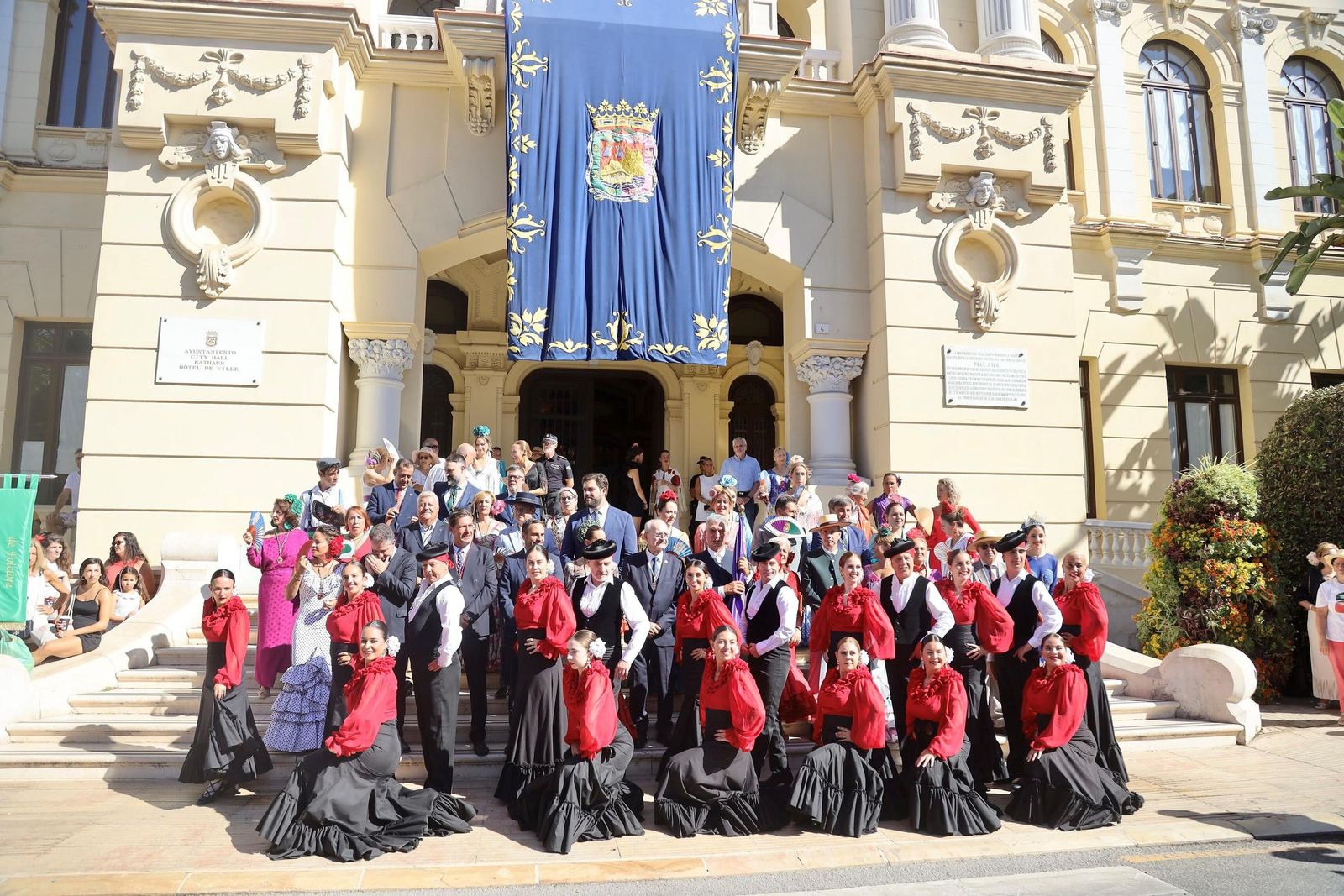 La salida de la Romería de la Feria de Málaga, rumbo al Santuario de la Victoria, en fotos