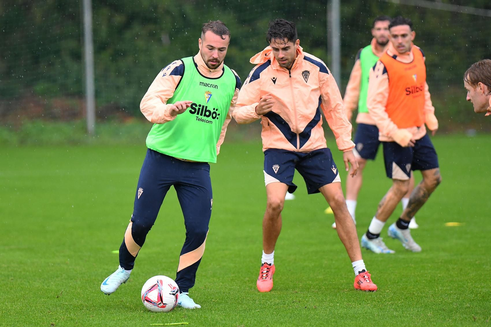 Ontiveros (i) en un reciente entrenamiento.