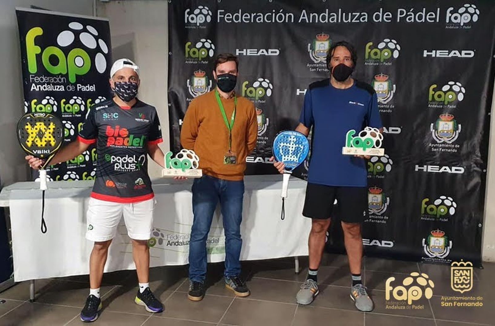 Martín Francisco Pérez, a la derecha durante una entrega de trofeos.