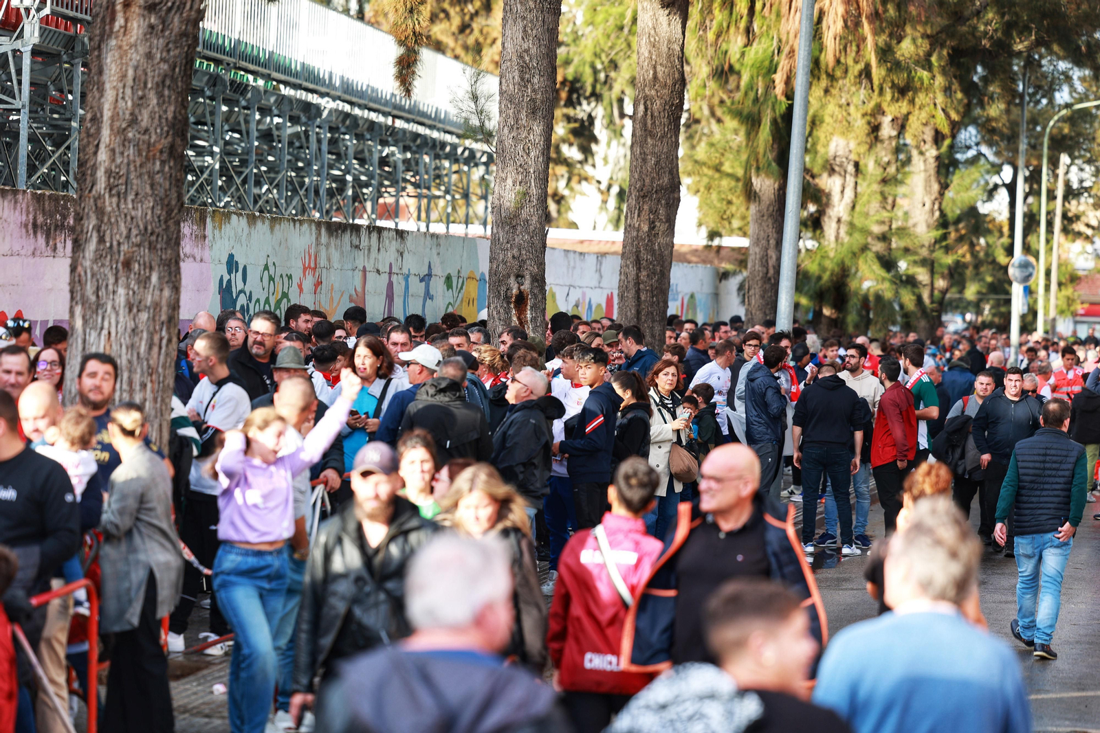 Imágenes: Ambientazo en el Municipal para el histórico Chiclana Cf- Villarreal