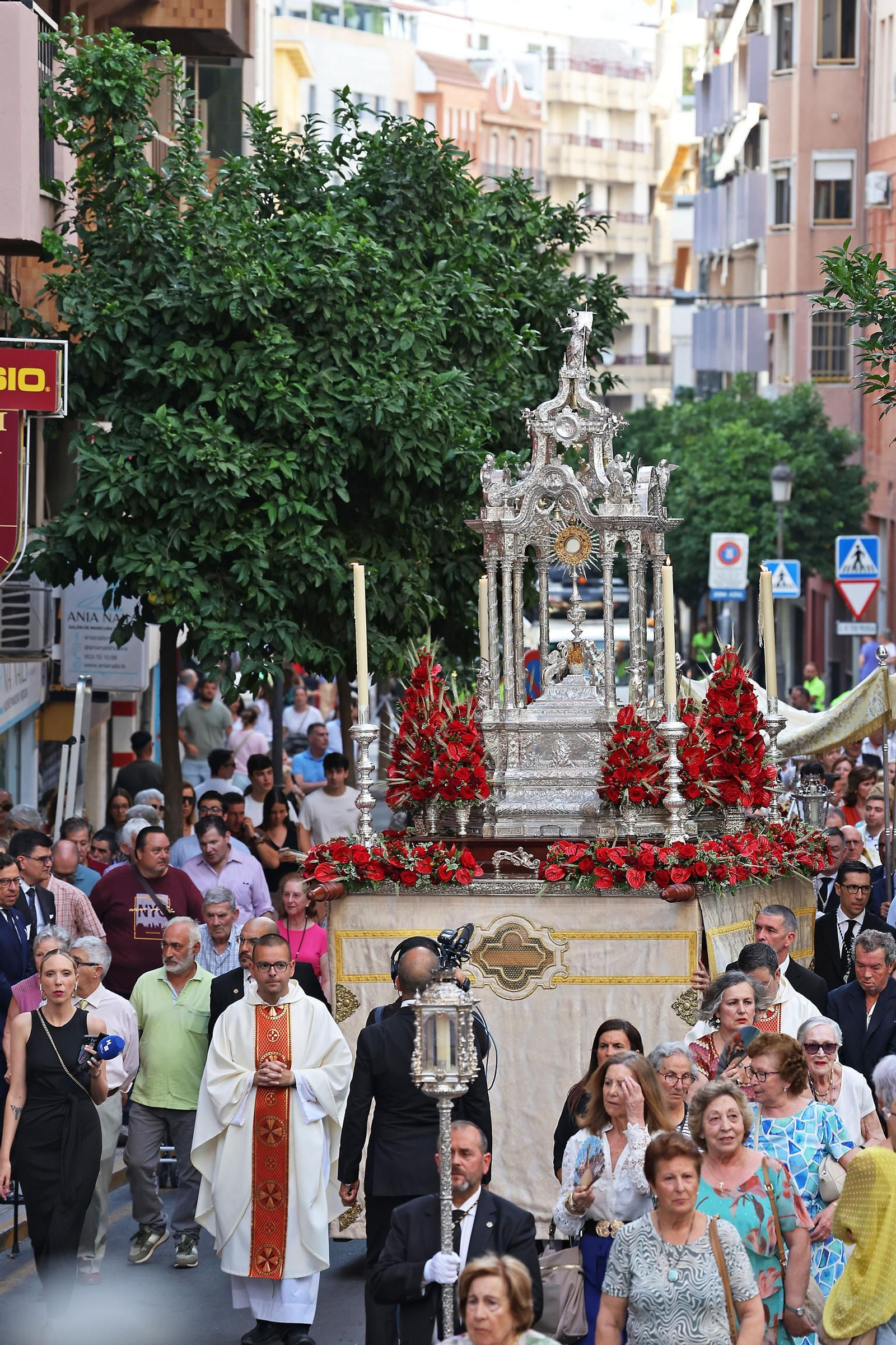 Imágenes de la procesión del Corpus Christi por las calles de Huelva